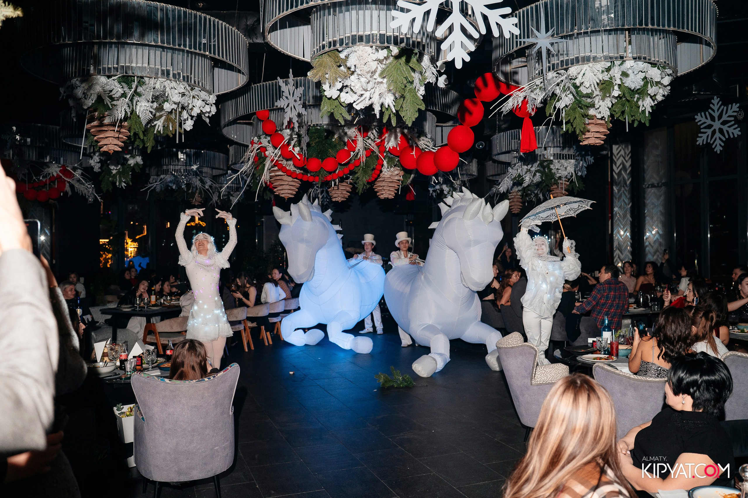 FRIENDS BAR & TERRACE. КИПЯТКОМ АЛМАТЫ! Фотосъемка мероприятий в Алматы