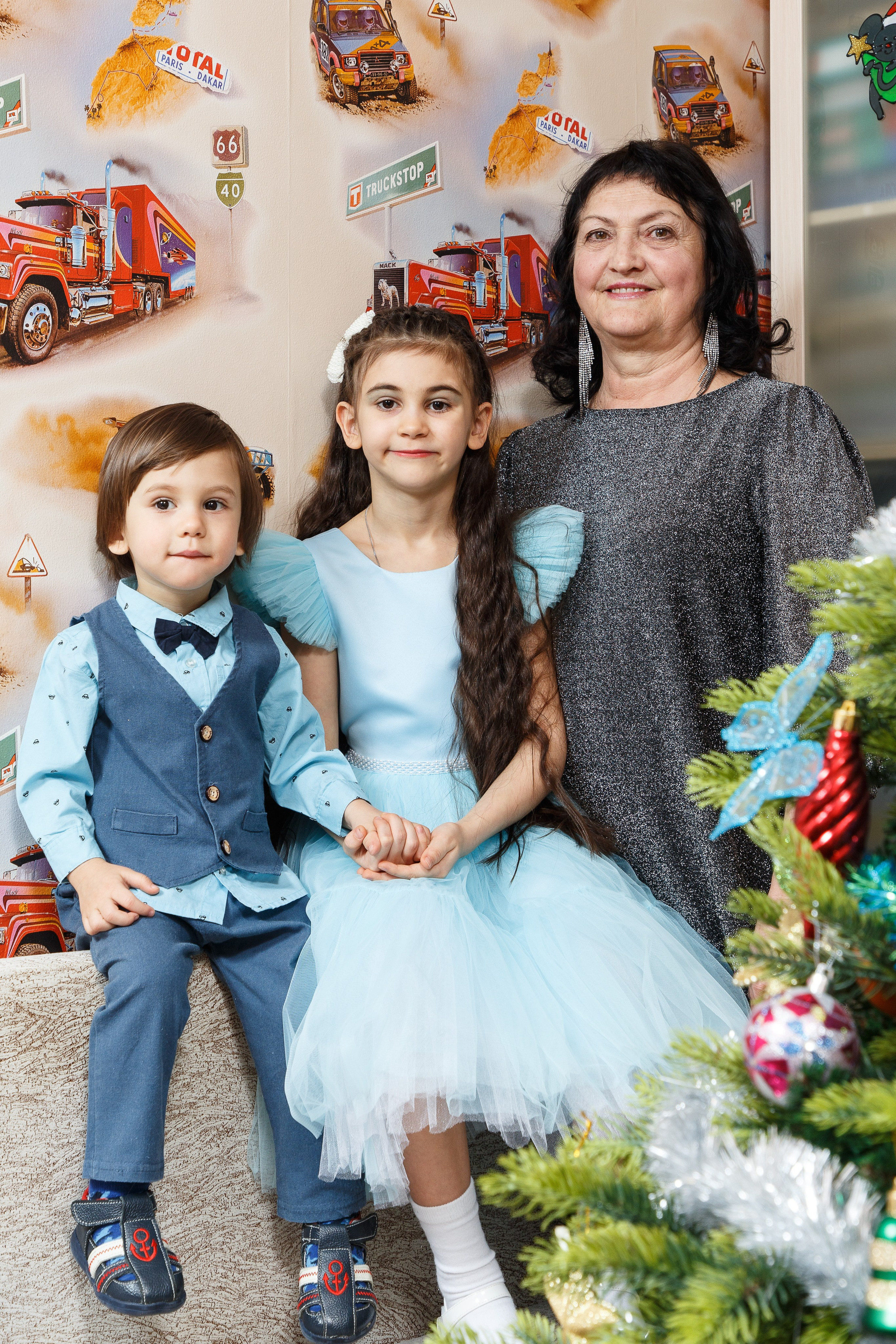 Юля Сергей Настя Олег и Серёжка ч.2. Школьные выпускные альбомы в Москве Марина Николаева