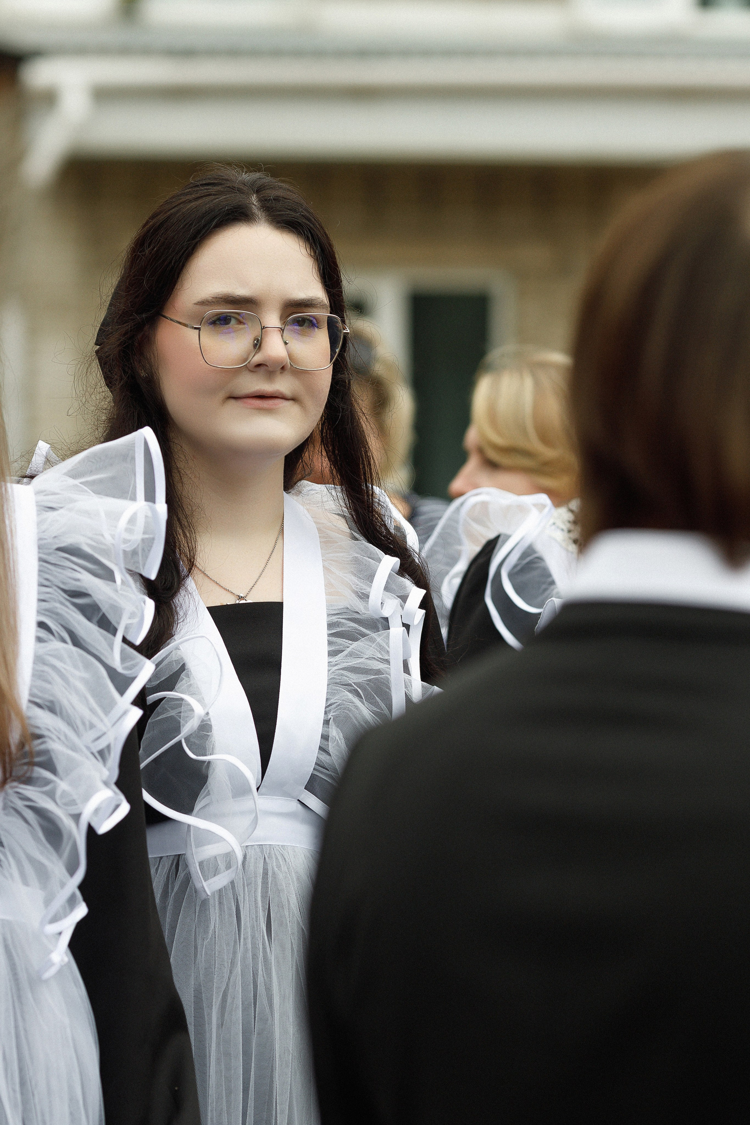 Линейка 11 клас Гимназия Артём. Photoalbum-vl.ru