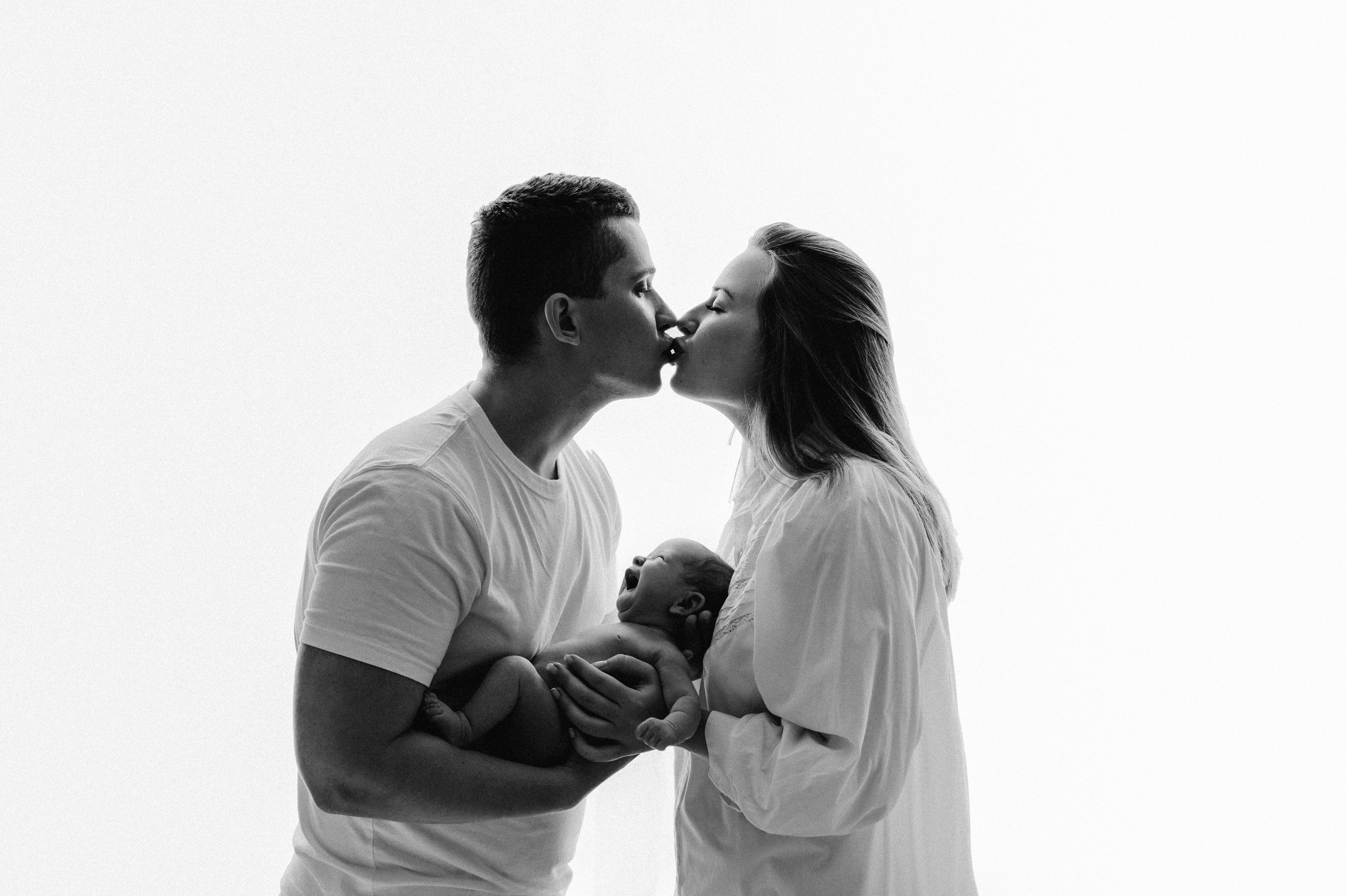 Черно белые фото. Фотограф новорожденных малышей в Санкт-Петербурге