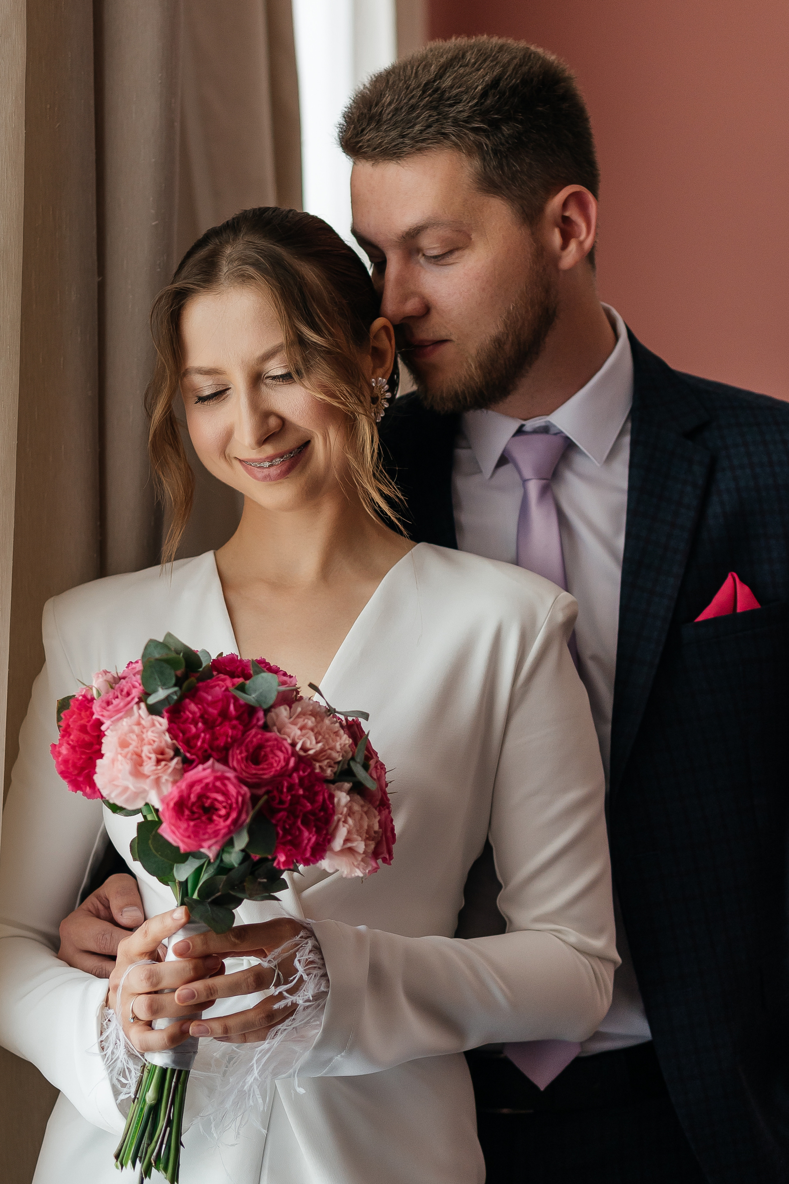 Жених и невеста в номере отеля. Первая встреча