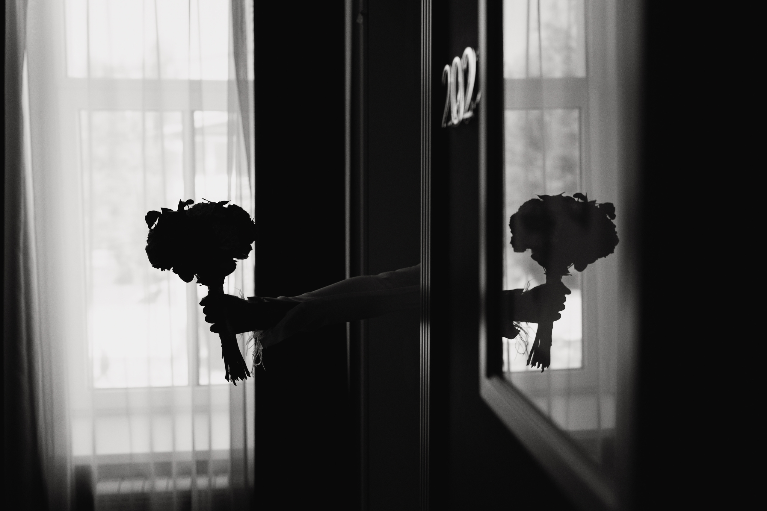 Черно-белая фотография свадебного букета