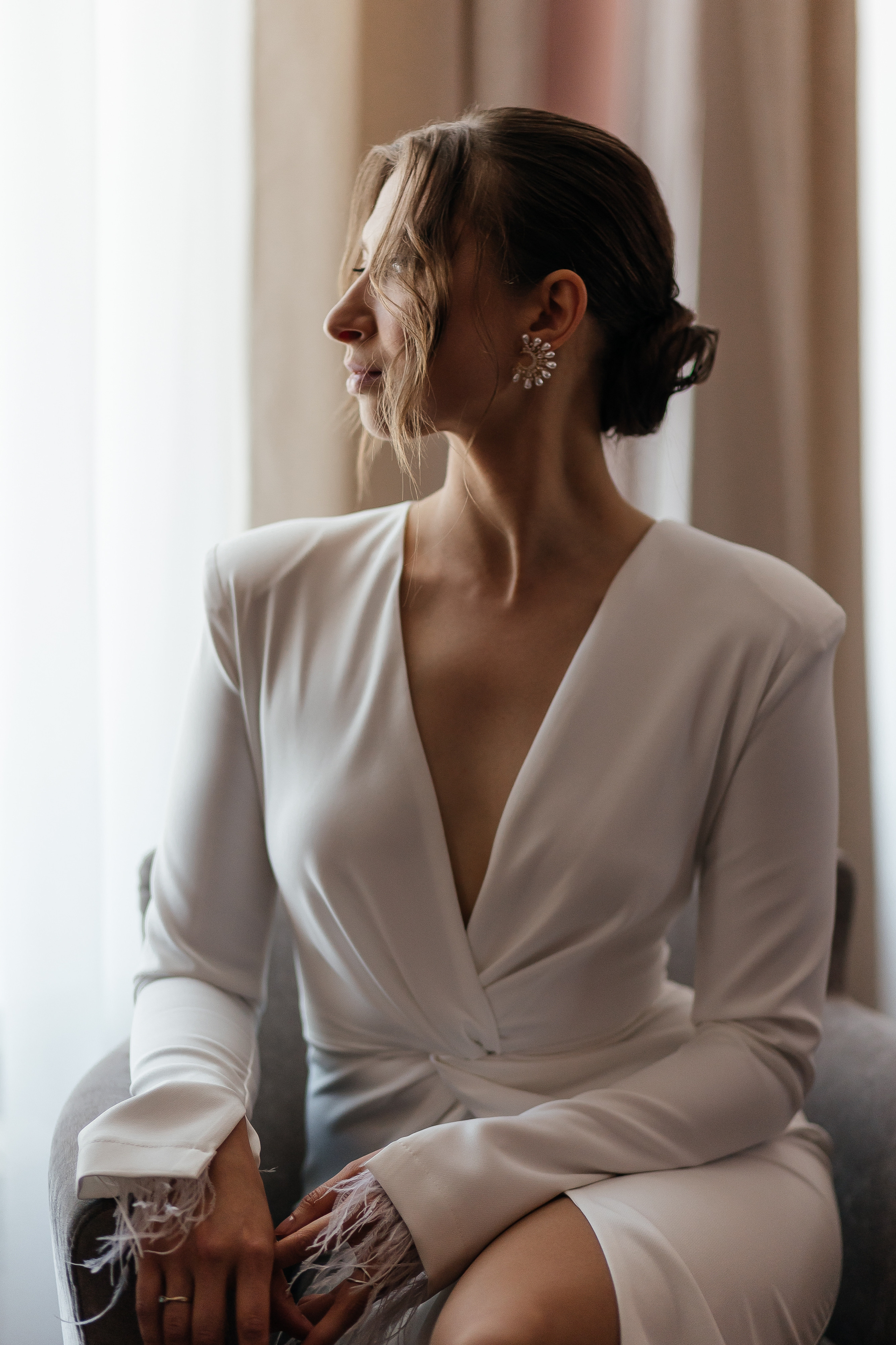 Невеста в номере отеля