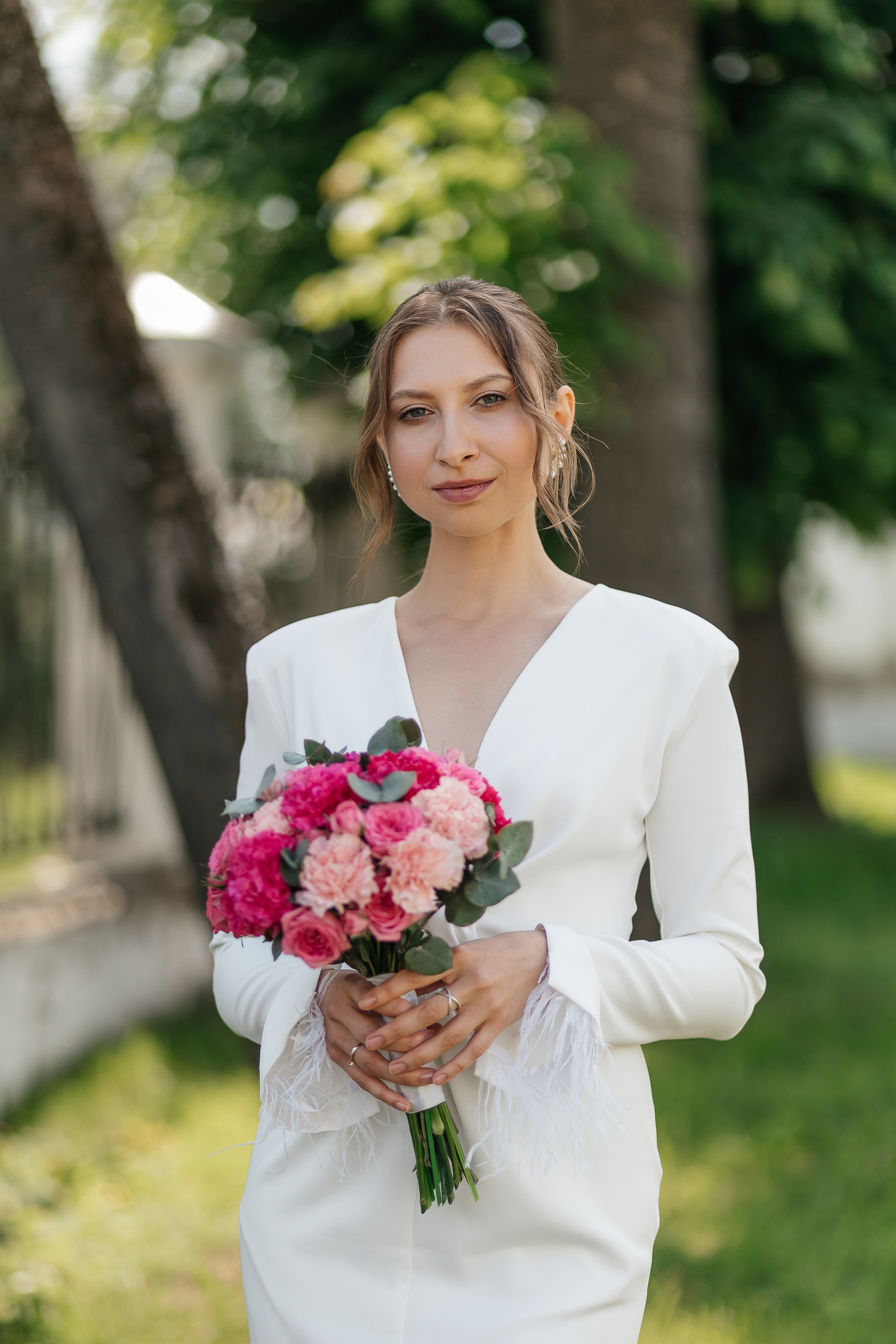 Портрет невесты со свадебным букетом