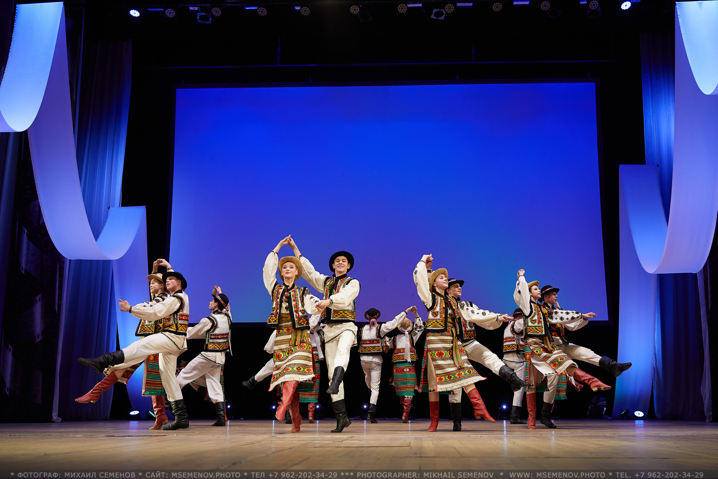 АНОНС Выпускной «Счастливое детство» 2023. Photographer for business Mikhail Semenov. Aqua photo studio, photo school