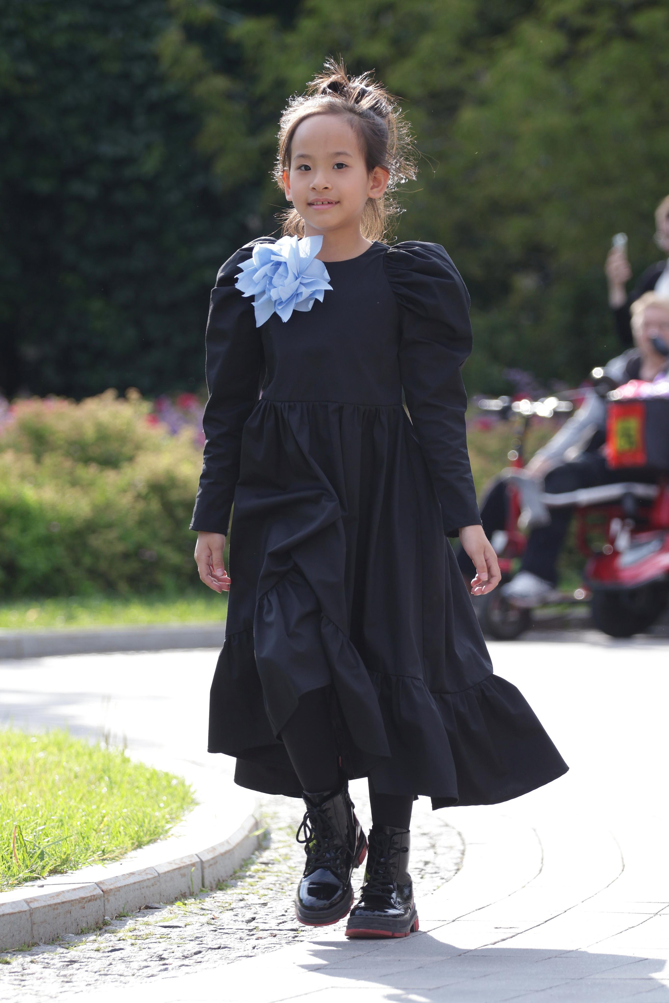 Дети модели на показе