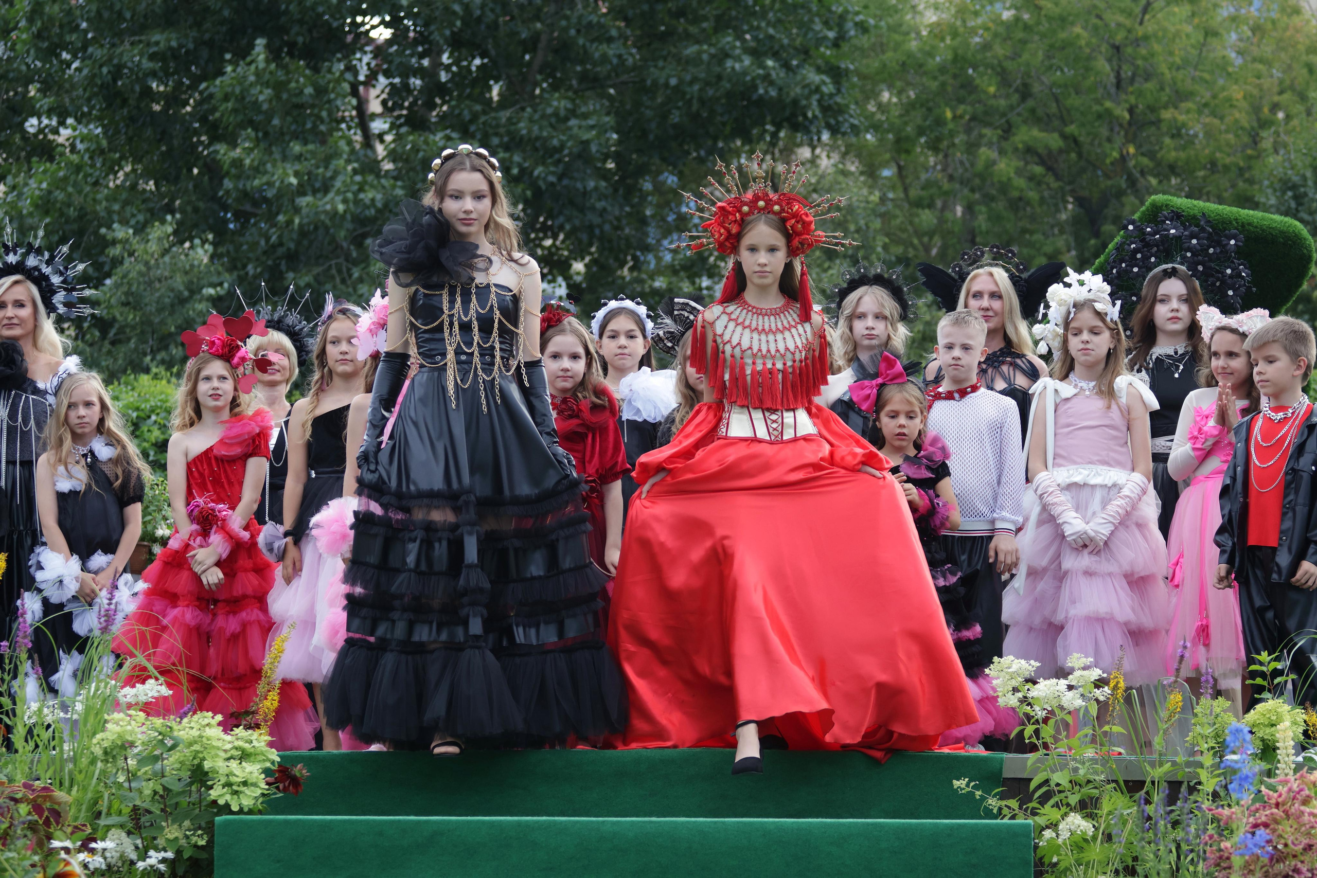 Показ "Зеленый подиум" в саду им. Баумана