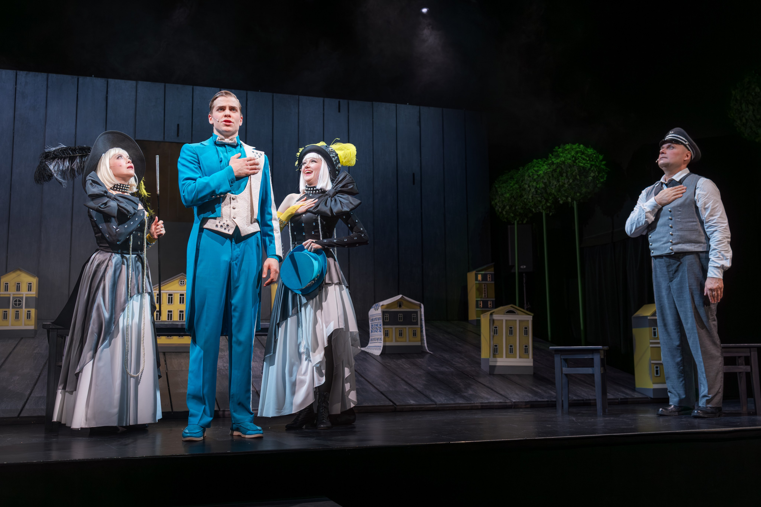 Театр Терезы Дуровой: Ревизор. Сайт фотографа Сергея Абрамова