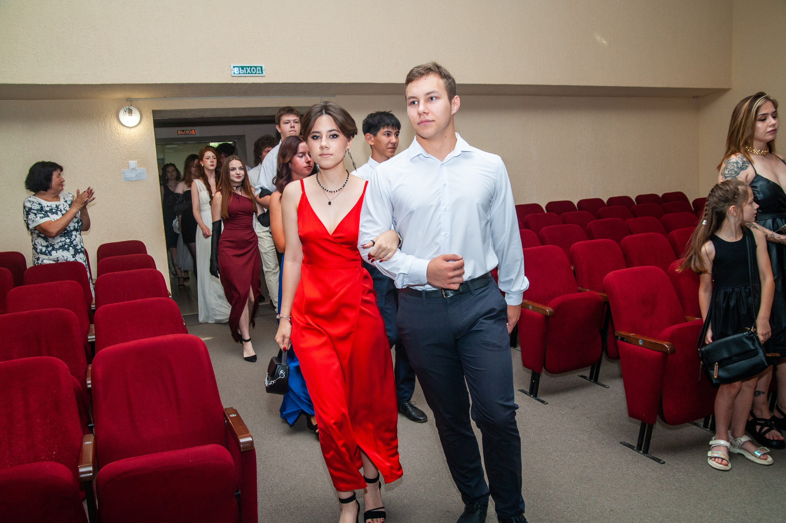 Выпускной МАОУ СОШ № 17 им. Эдуарда Есаяна. Свадебный и семейный фотограф Денис Лукьянов в Краснодаре, Краснодарском крае и Республике Крым