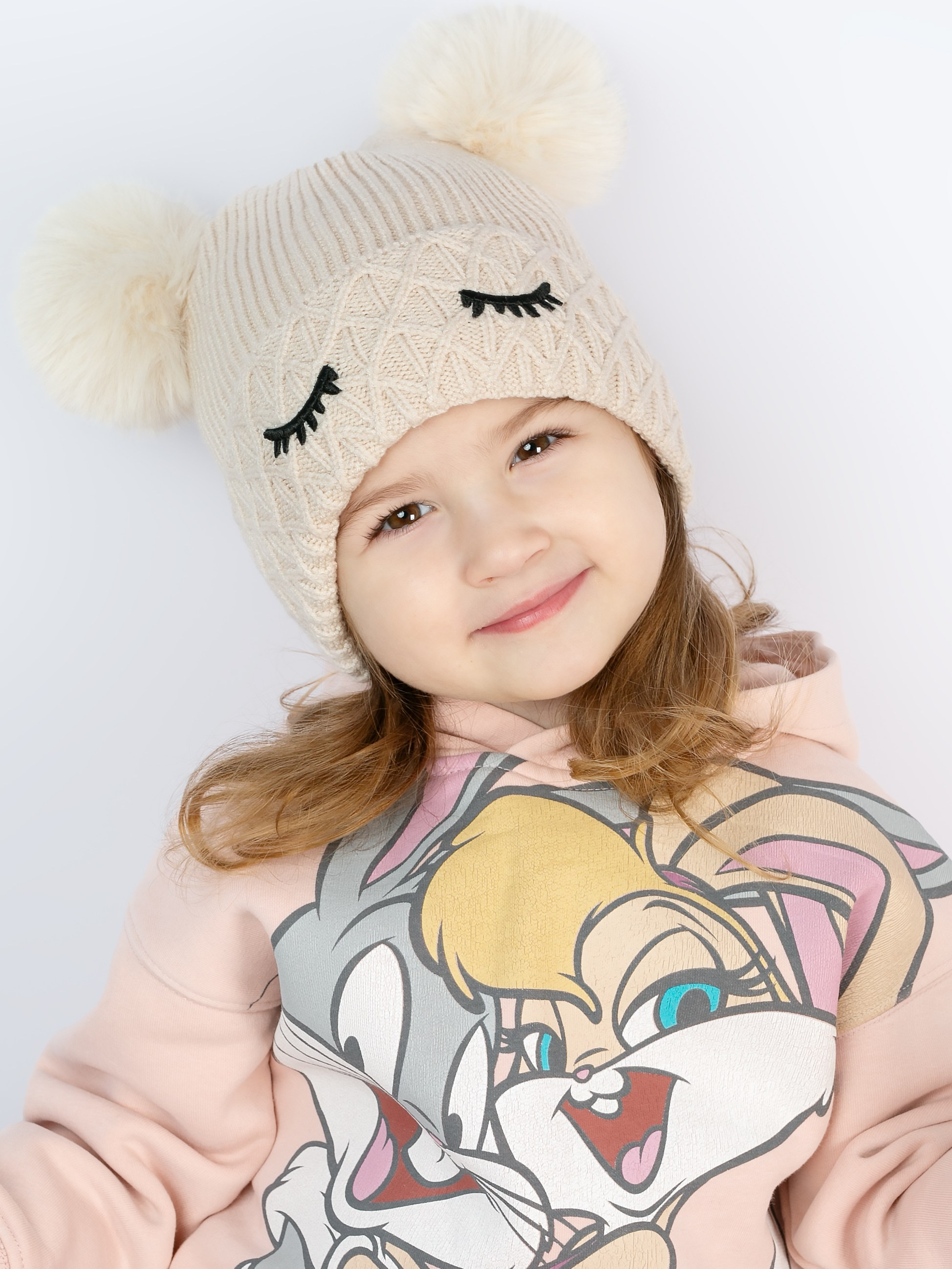 Детская одежда на белом фоне с тенями. Предметная, рекламная фотосъёмка в Орле. Предметный фотограф в Орле