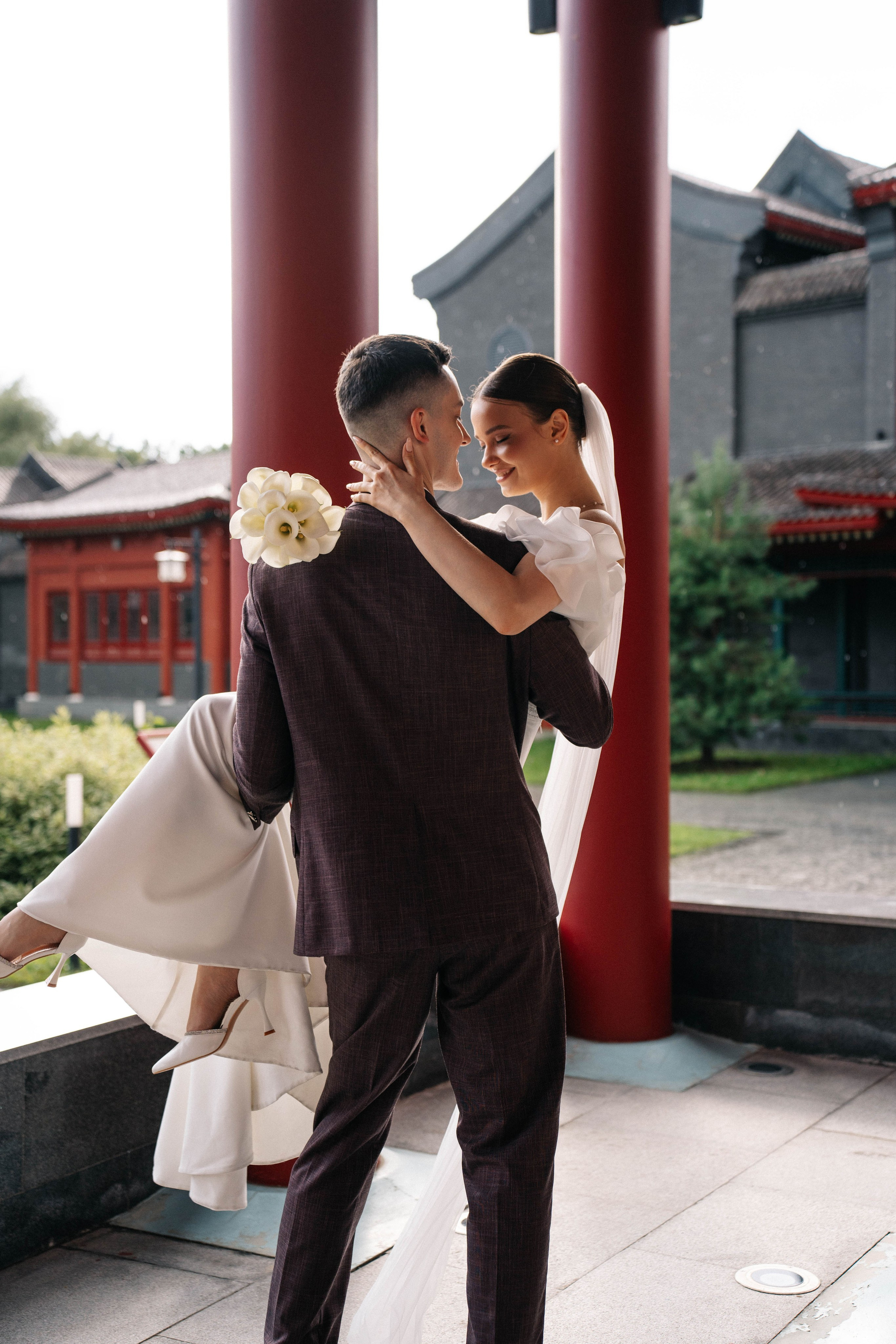 Свадебная фотосессия в Бутырском ЗАГС (Дворец Бракосочетания № 4) и прогулка в отеле Solux (Солюкс)