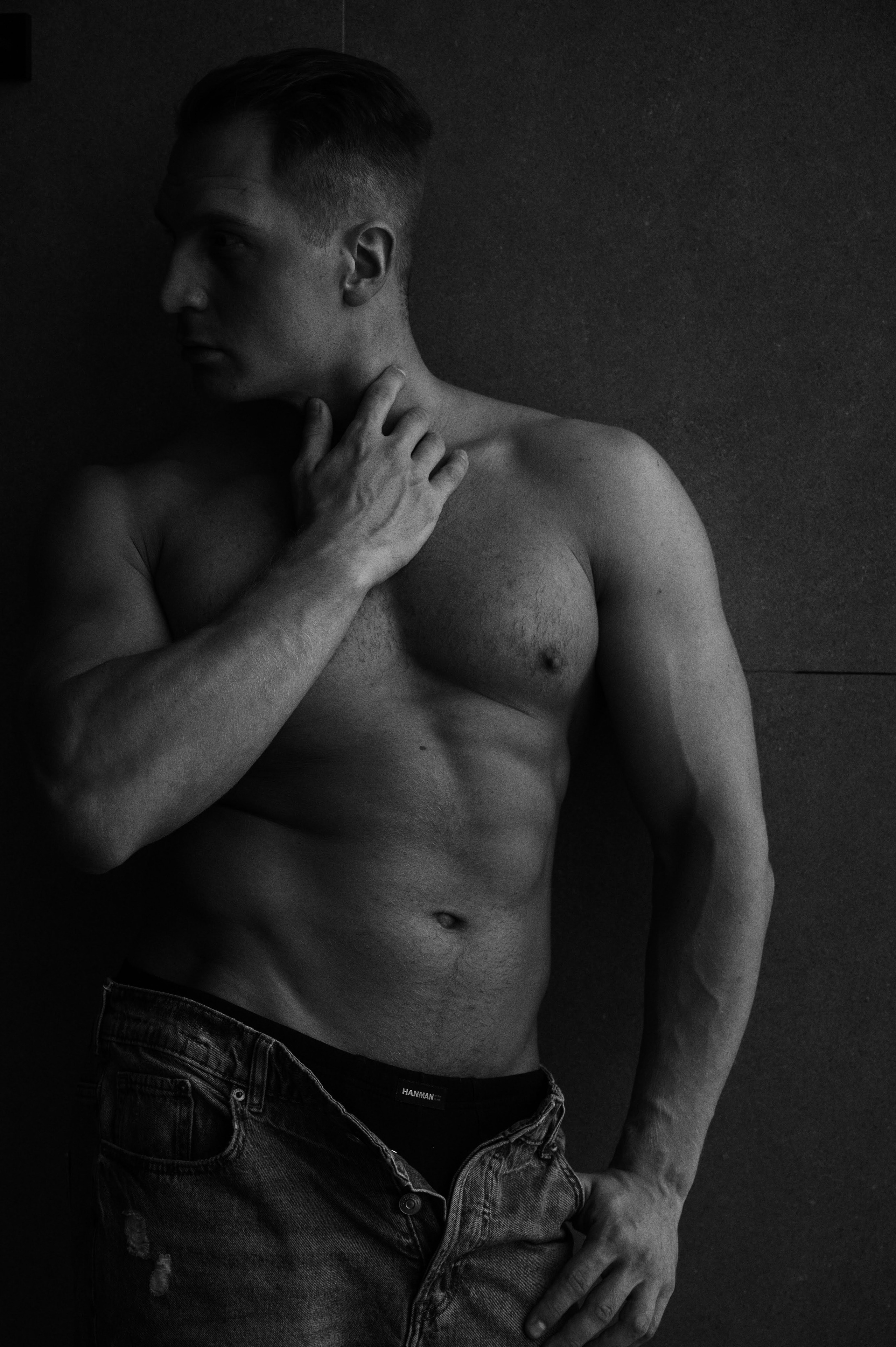 Андрей. Профессиональный фотограф беременности в СПБ. Стильные фотосессии беременности в стиле минимализм и классическая фотография