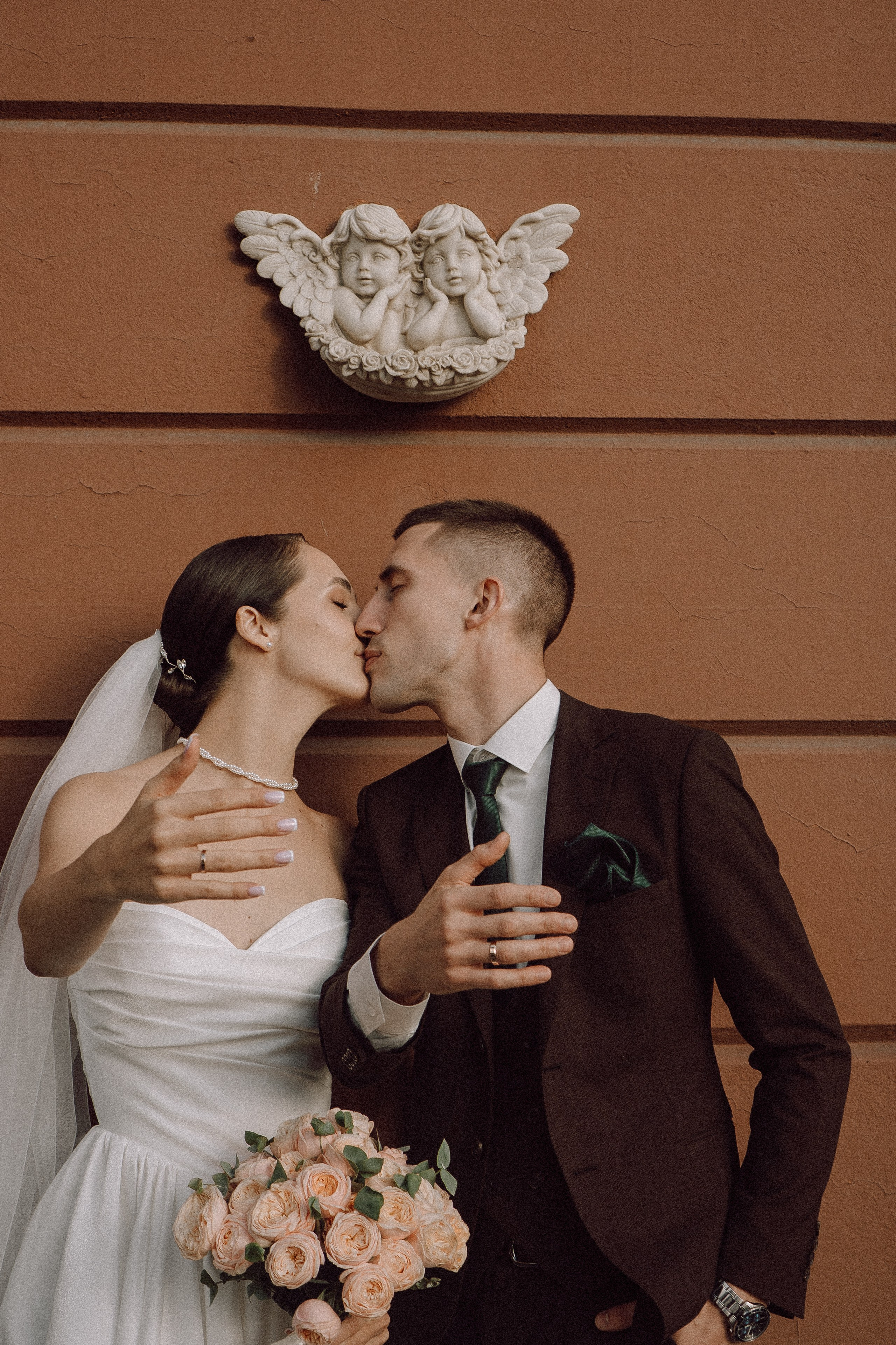 СВАДЕБНАЯ ПРОГУЛКА В САНТК-ПЕТЕРБУРГЕ (ИСАКИЕВСКИЙ СОБОР, ЗИМНЯЯ КАНАВКА, ЭРМИТАЖ И БОЛЬШАЯ МОРСКАЯ УЛИЦА). Профессиональный фотограф, Санкт-Петербург — Виктория Богомолова