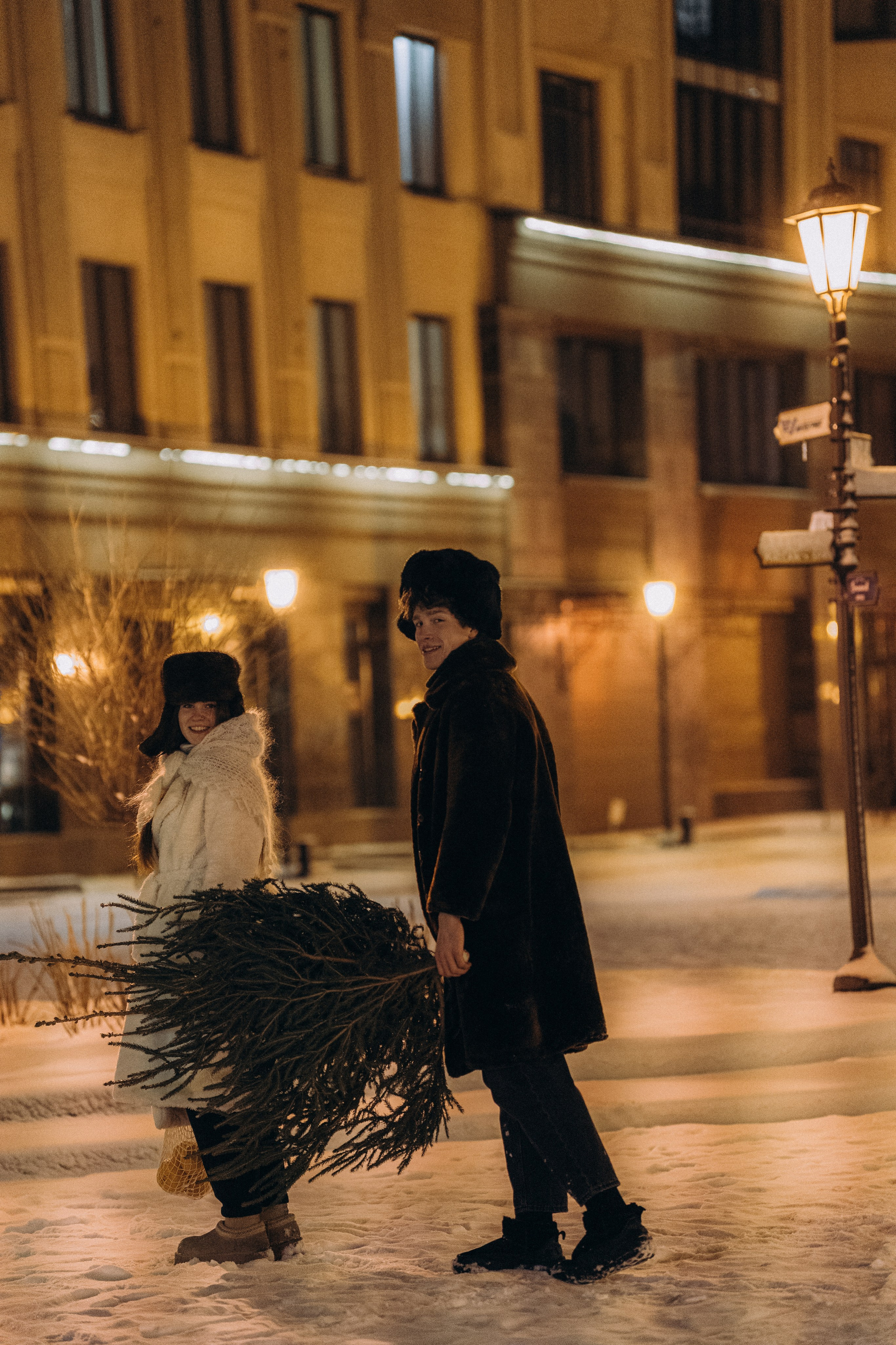 НОВОГОДНЯЯ ПРОГУЛКА ПАРЫ ПО ЧЕРНЫШЕВСКОЙ ПЕРЕД НОВЫМ ГОДОМ. Профессиональный фотограф, Санкт-Петербург — Виктория Богомолова