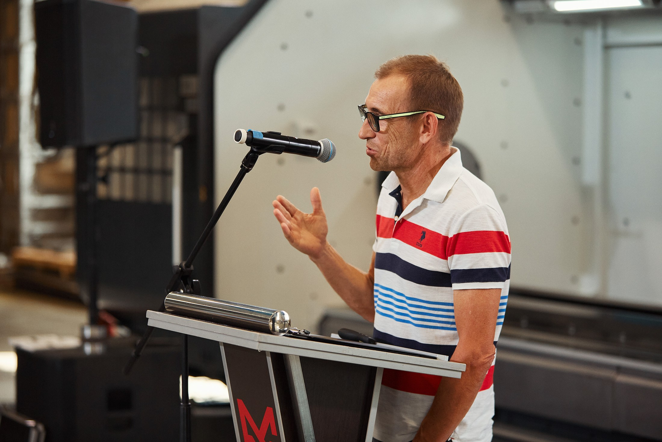 EMG / Международный форум / Презентация нового высокоточного станка. Антон Артюшин, портретный фотограф. Москва