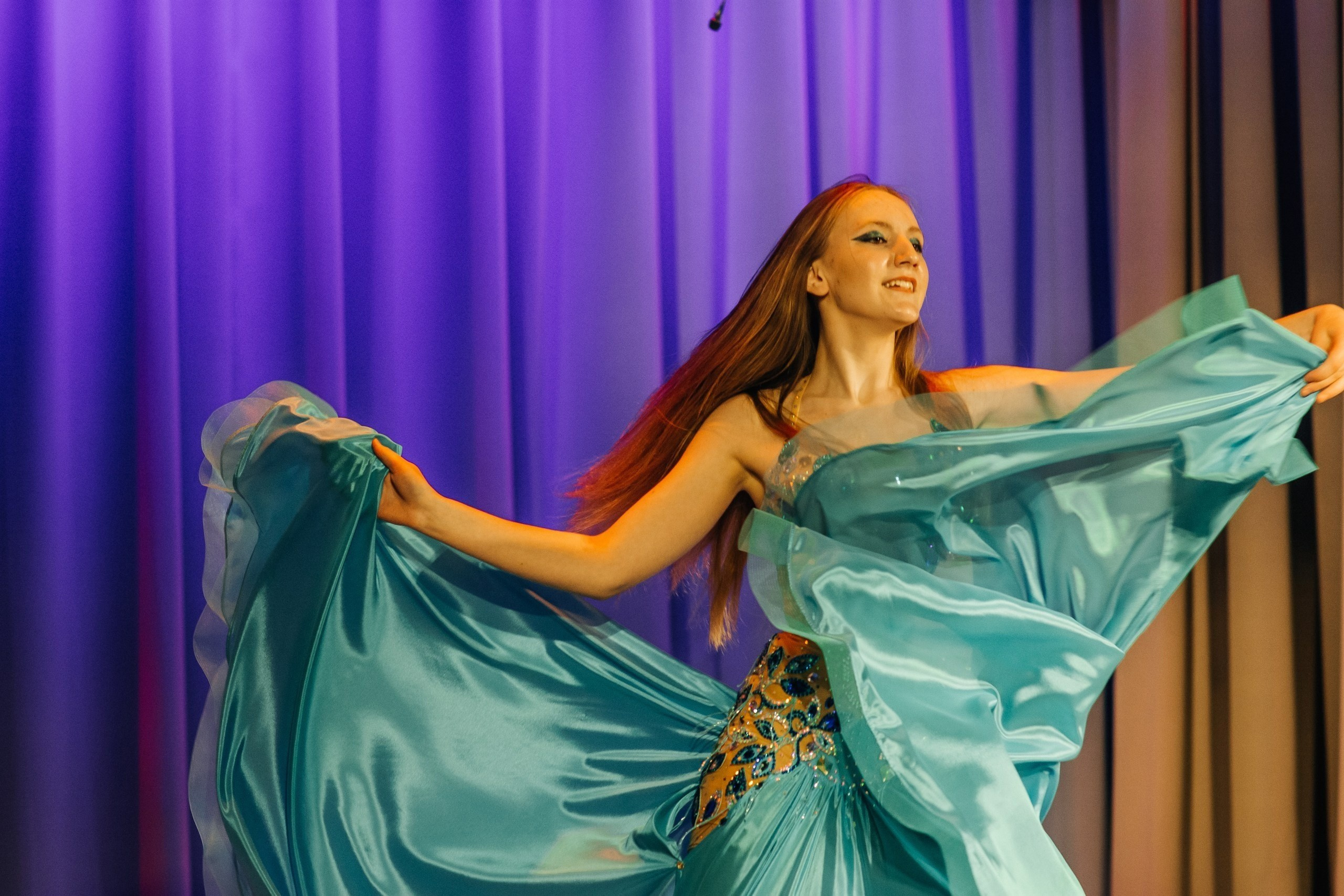 Танцы. Фотограф Елена Рогашкова