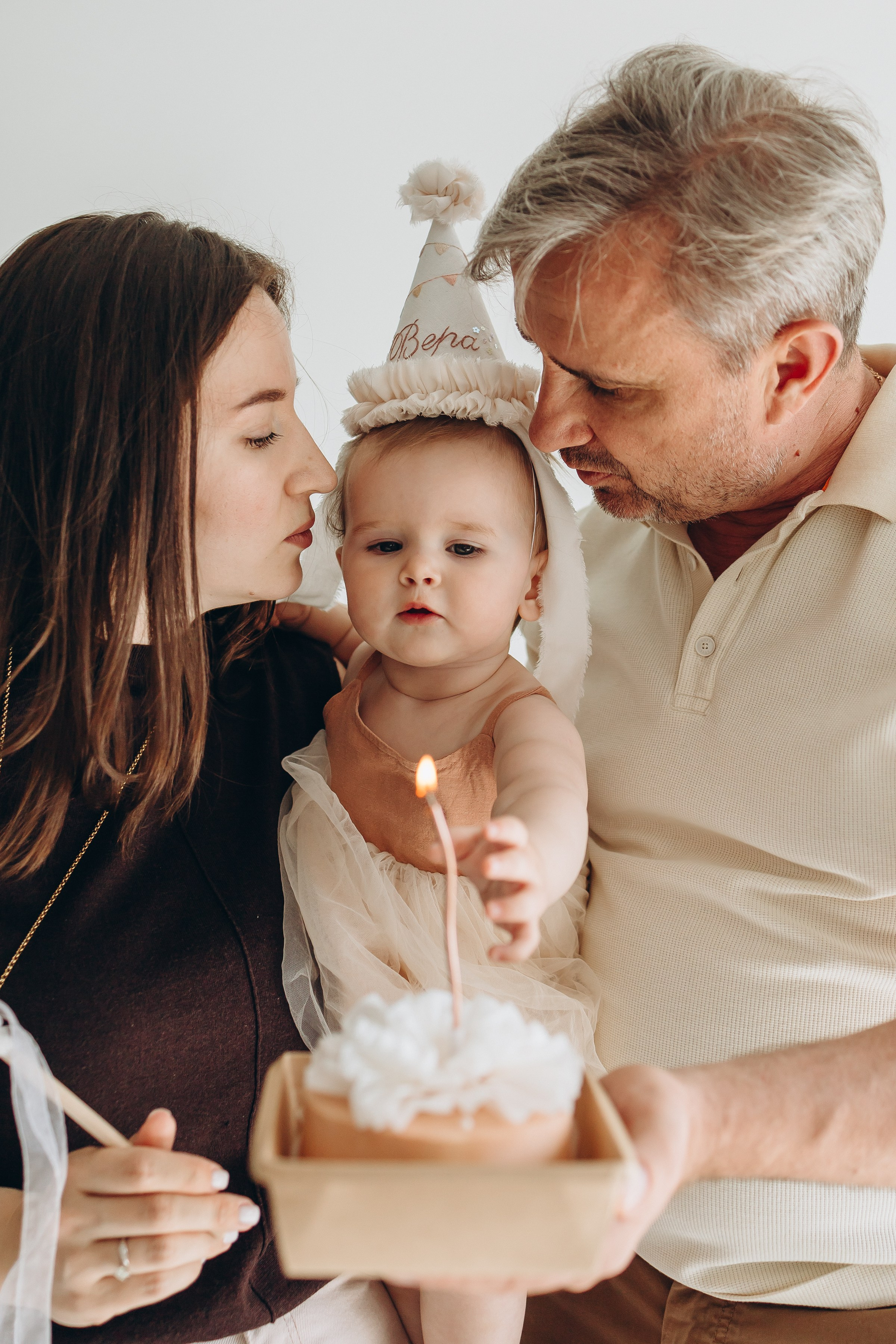 Семейная фотосессия к первому годику. Семейный фотограф в Волгодонске Краченцева Анна