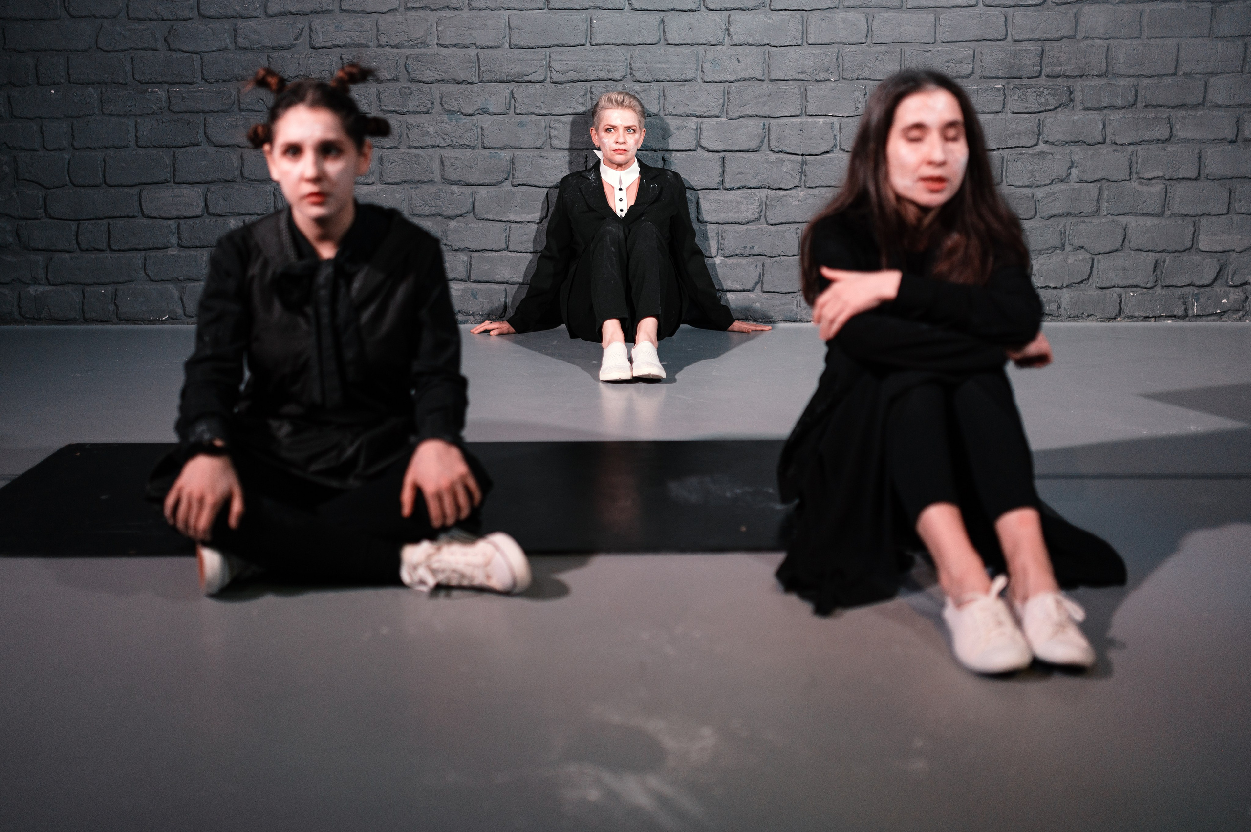 Спектакль «ЧЕЛОВЕЧКИ». Арт-пространство «Свои». Профессиональная фотосессия в Краснодаре | Фотограф Денис Труфанов