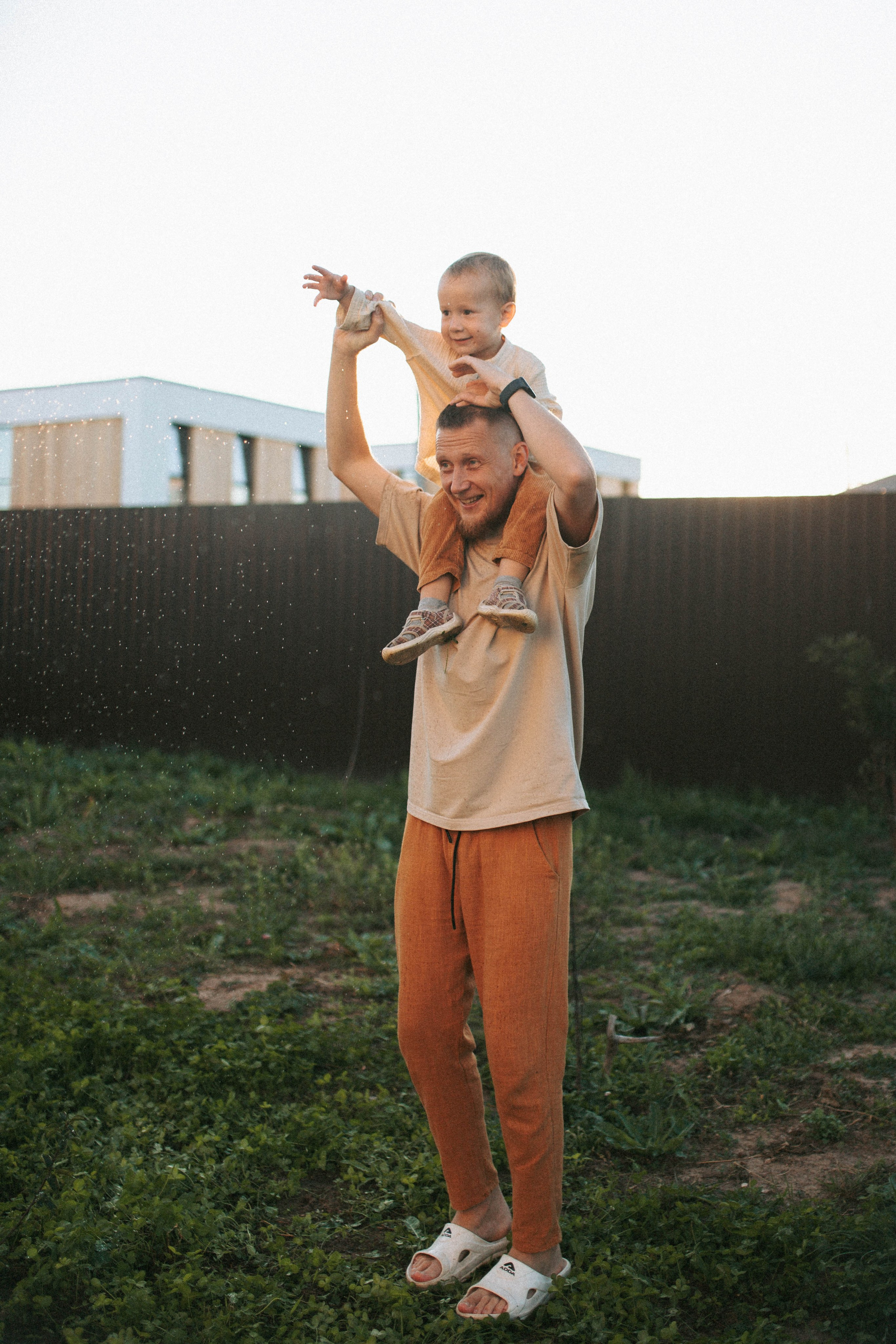 Во дворе своего дома. Свадебный и семейный фотограф в Нижнем Новгороде