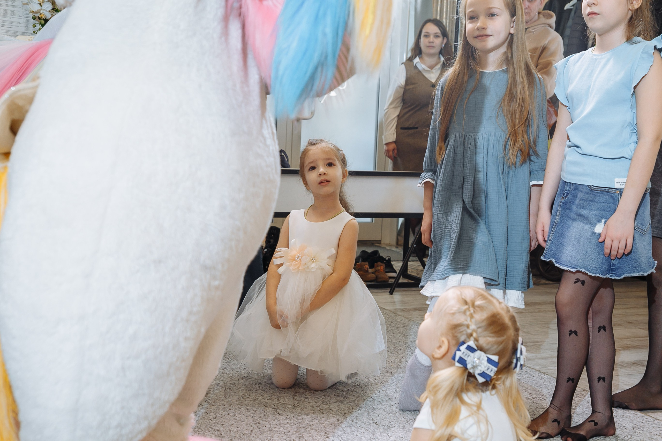 Насте 5 лет, дети играют в Ангел лофт. Событийный фотограф Максим Бескоровайновнов