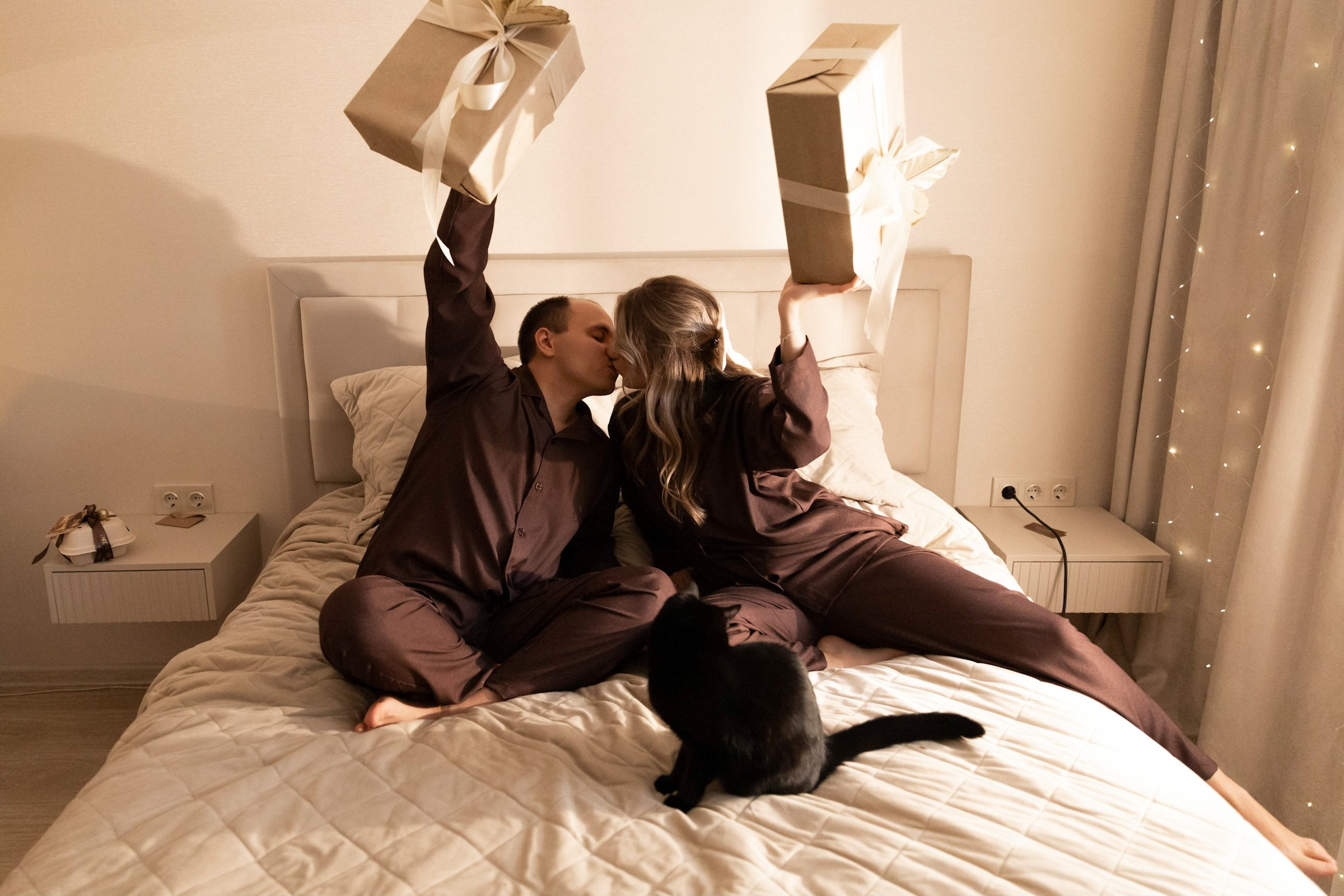 Распаковывать подарки. Свадебный фотограф Марьям Сайфулина г. Красноярск