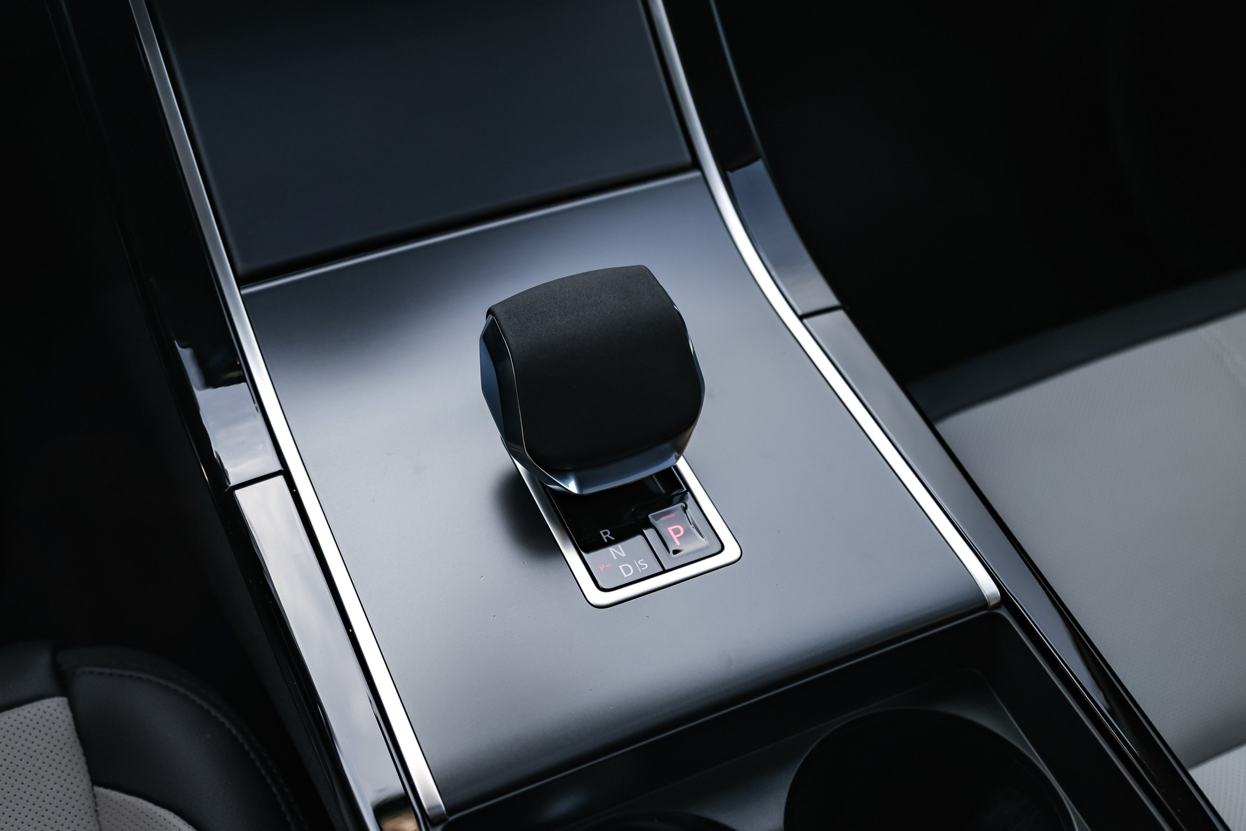 2024 RANGE ROVER VELAR 2.0 AT. Mixturecaptures