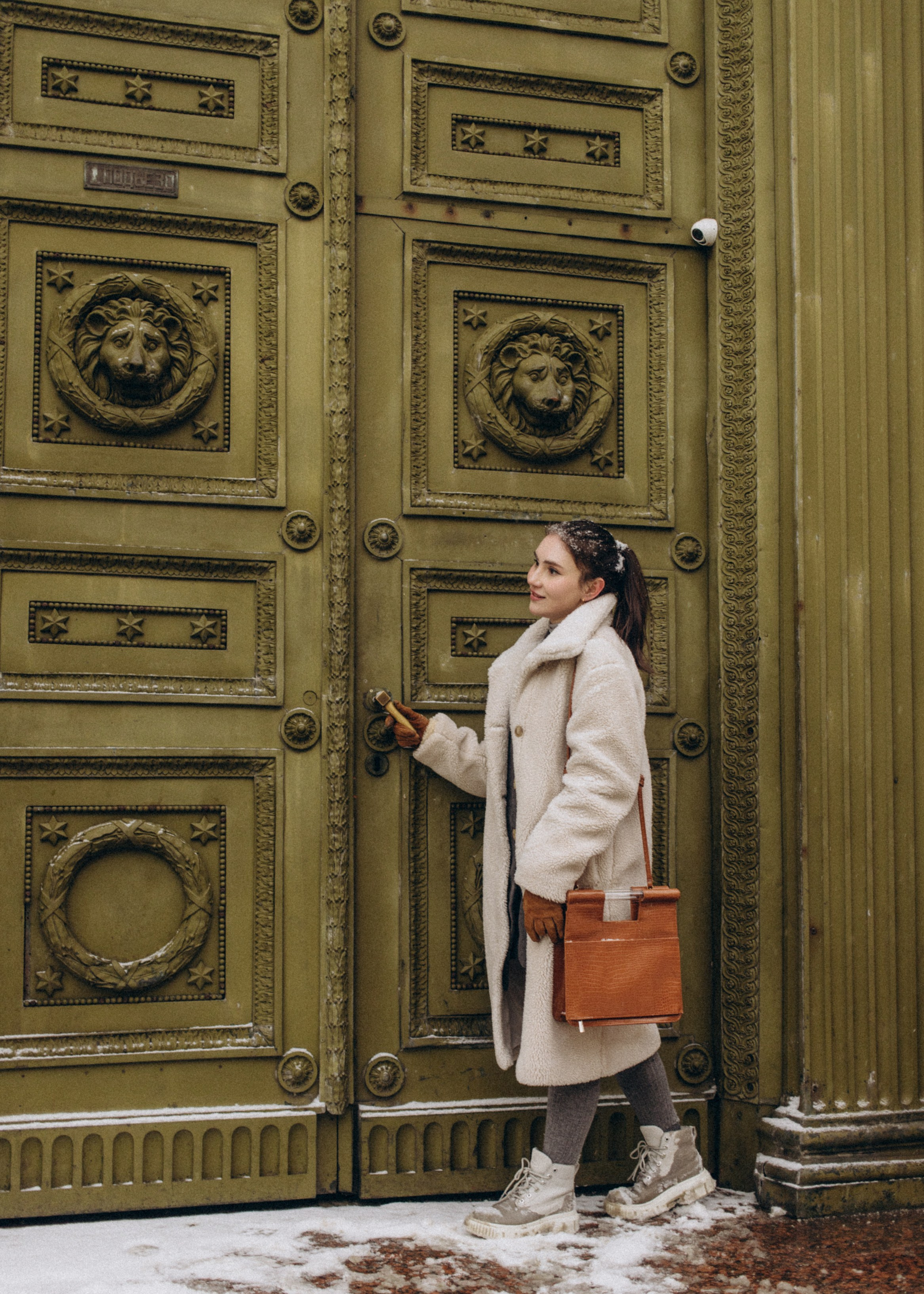 Яна в снежном городе. Портретный фотограф в Санкт-Петербурге Катя Протасевич