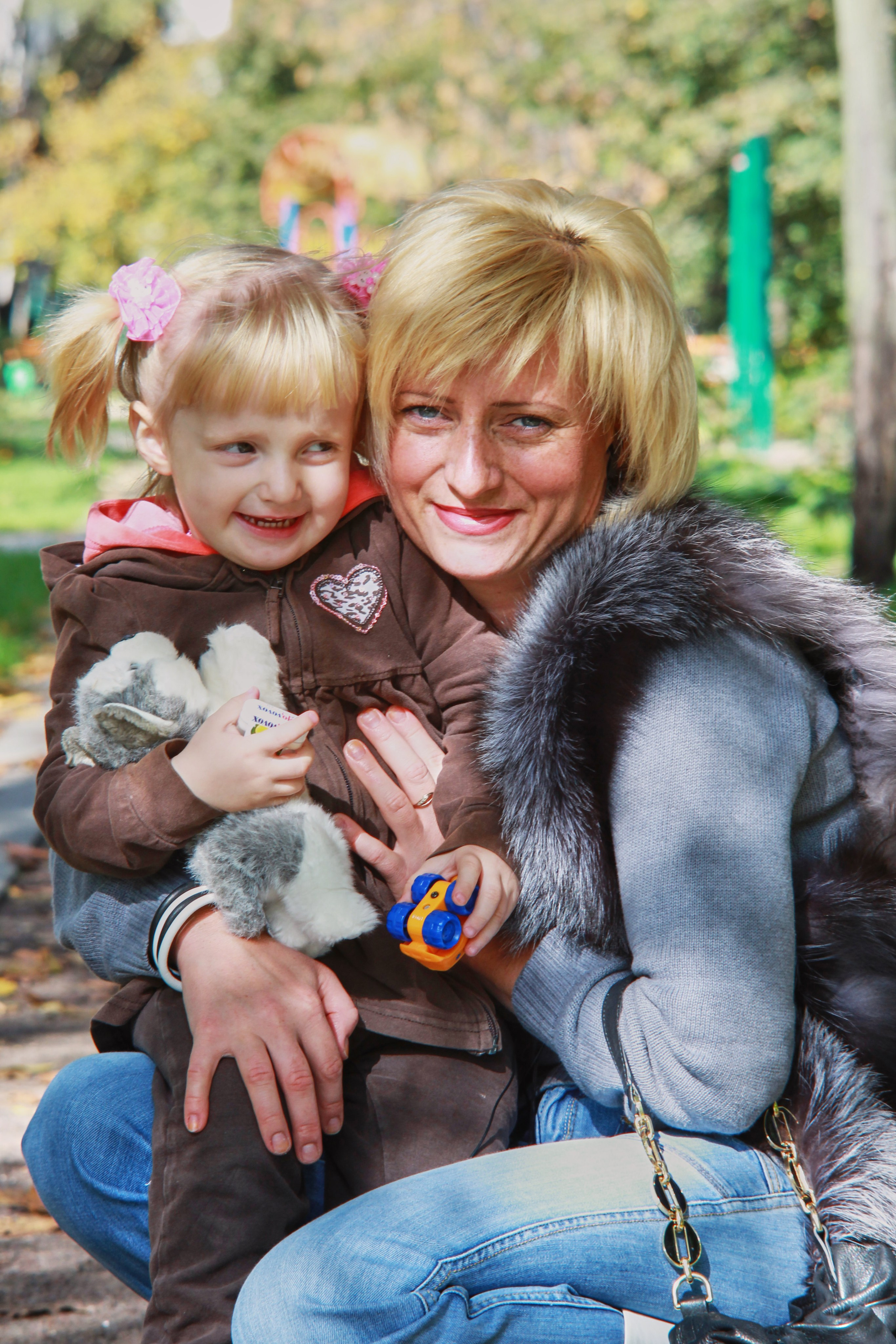 Семейная фотография в помещении и на улице. Сайт фотографа Виталия Дени