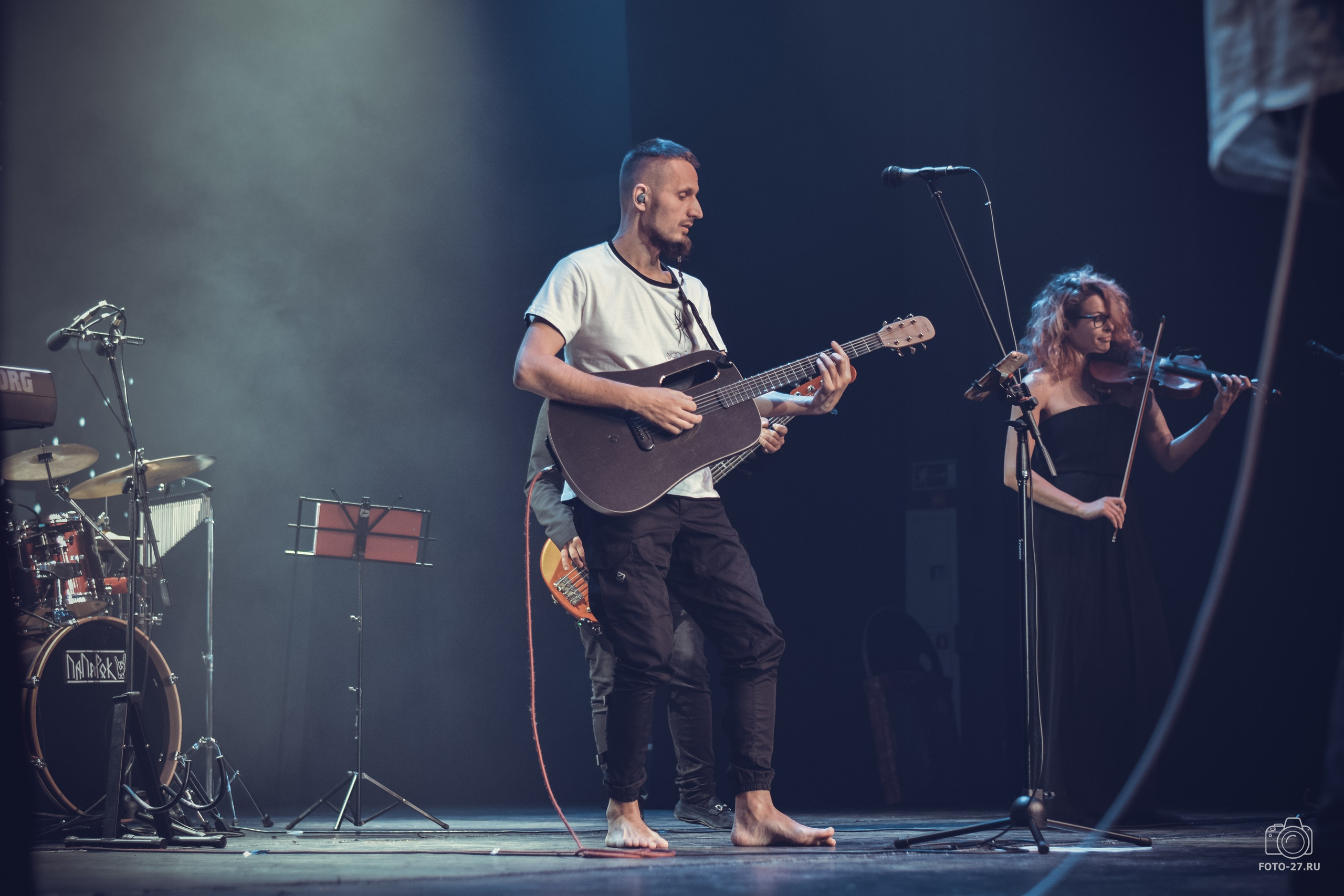 Антон Курдюмов фотограф в Хабаровске Рина Курдюмова фото27 foto27 Антон Дорофеев репортажный репортаж документалист Тони и Рина фотосоздатели ПаПаРоК Философия и любовь сольный концерт ОДОРА Хабаровск