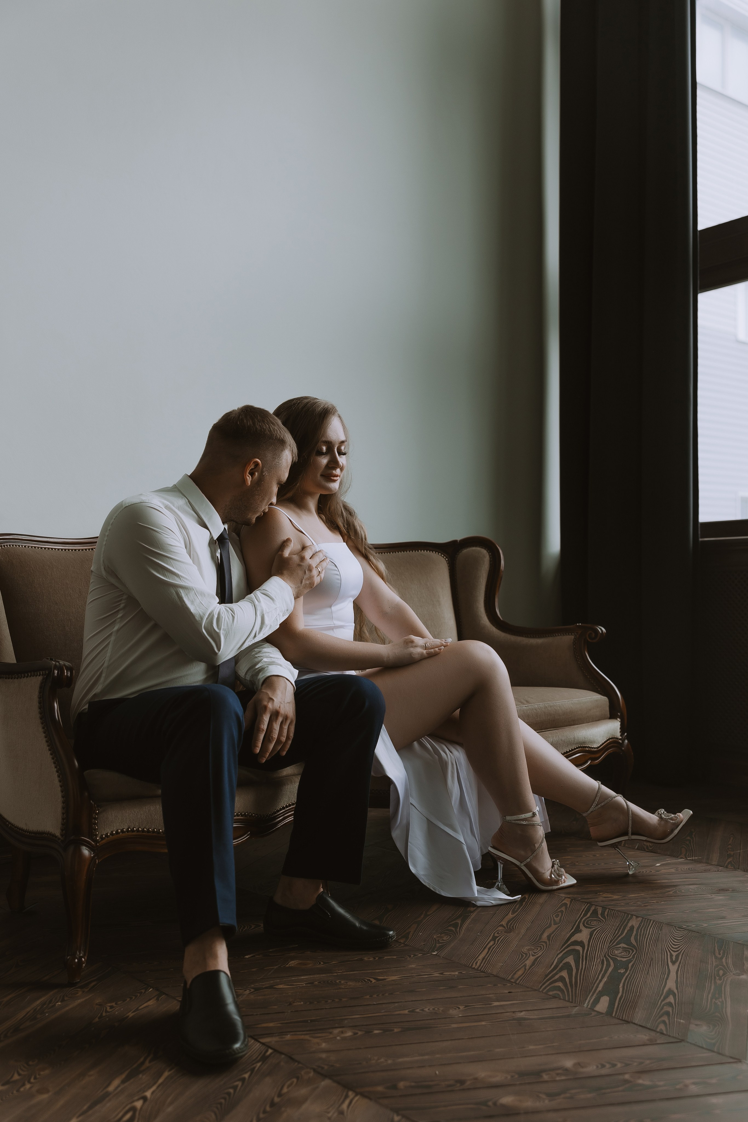 Wedding photoshoot in the studio. Your photographer in Busan (South Korea) Aleksandra Anufriy