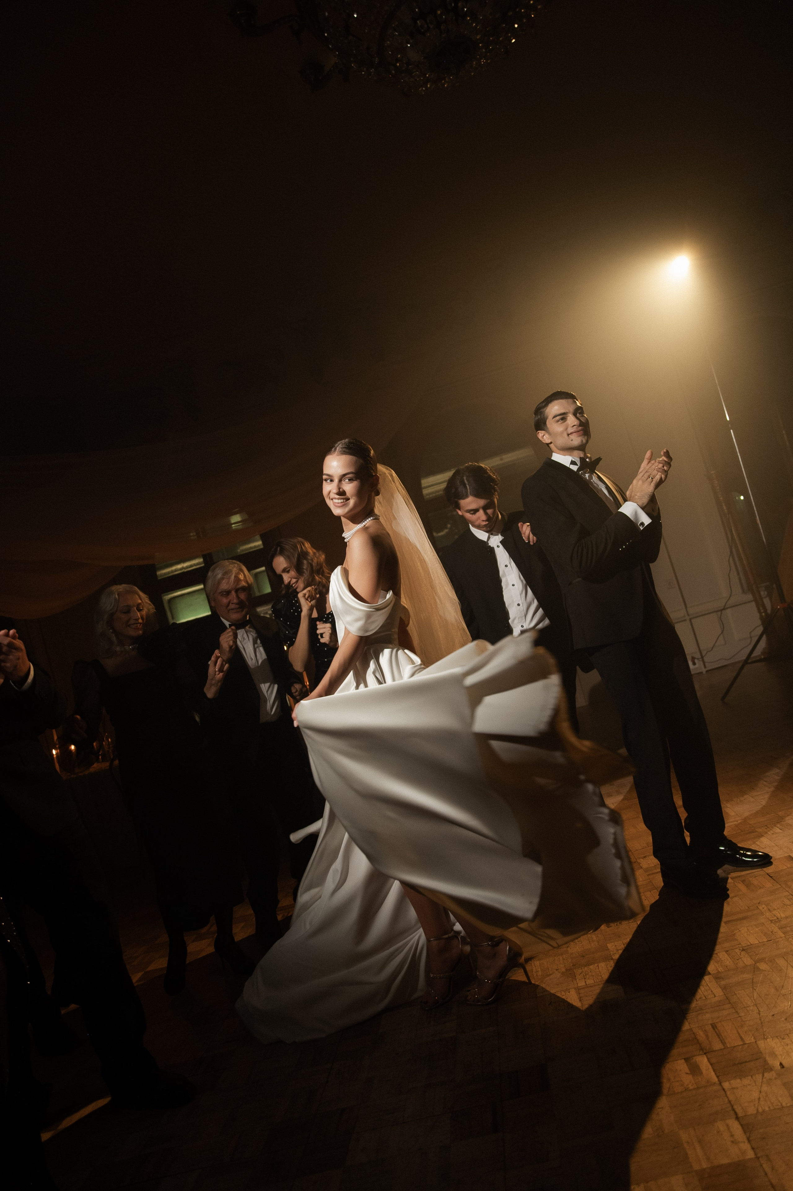 Камерный свадебный ужин при свечах в старинном особняке в фотостудии 21. Kult. Ярослава Ерина — свадебный фотограф в Москве