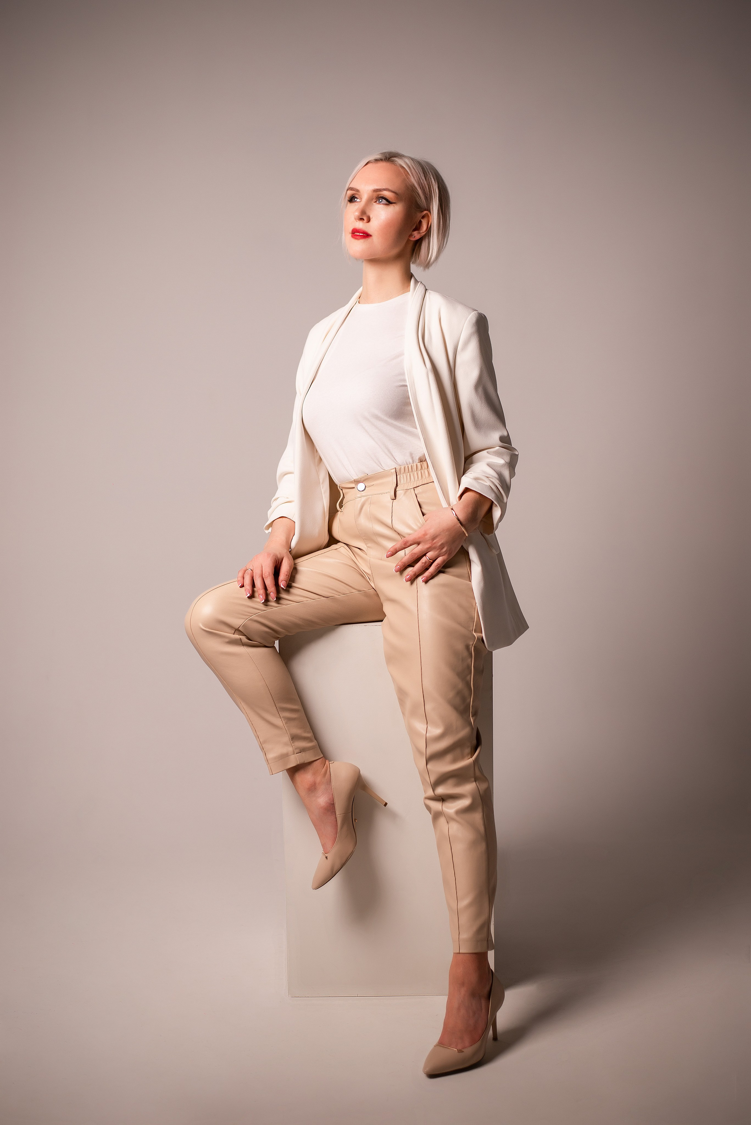 Валерия в фотостудии Black & White. Творческий фотограф Вологда