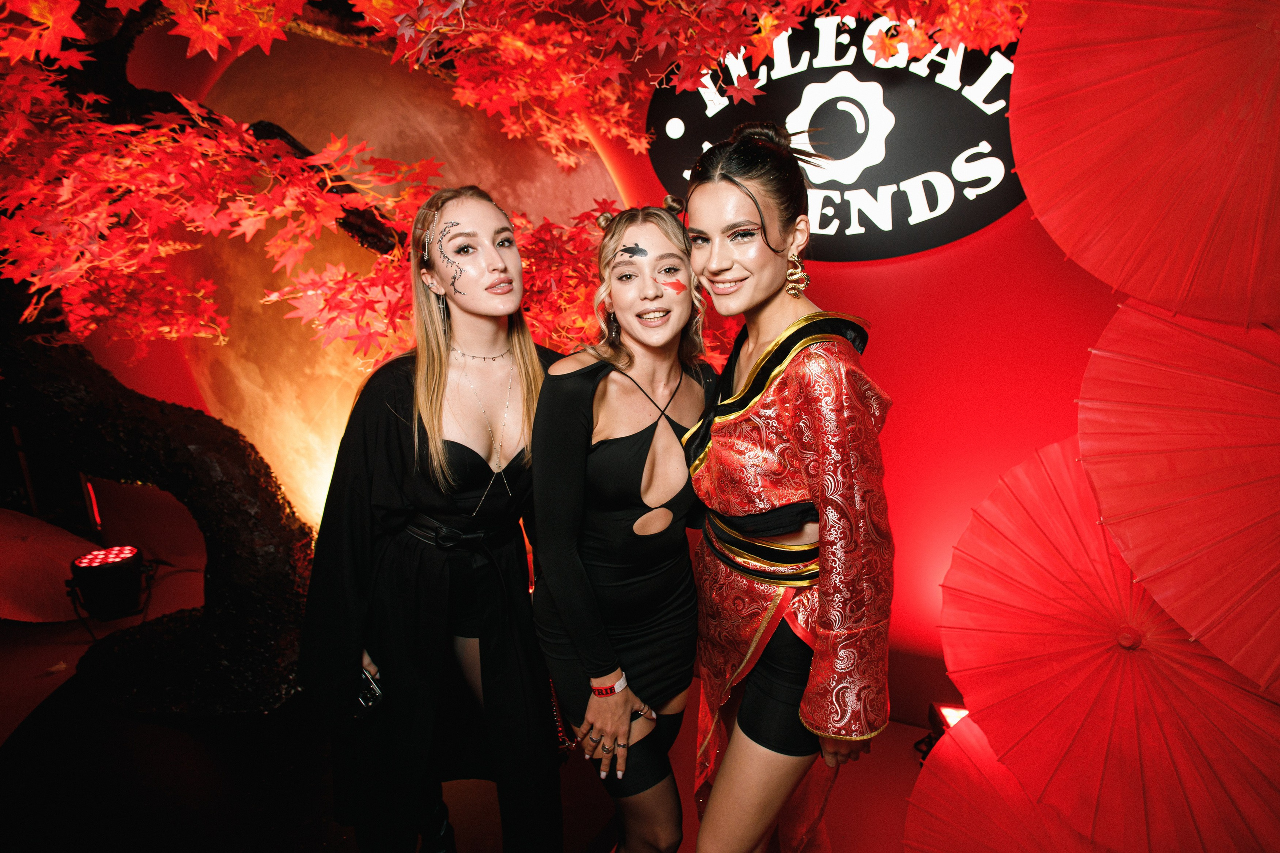 ILLEGAL FRIENDS | ASIA. СВОИ. ФОТООТЧЕТЫ-СОБЫТИЯ-МЕСТА