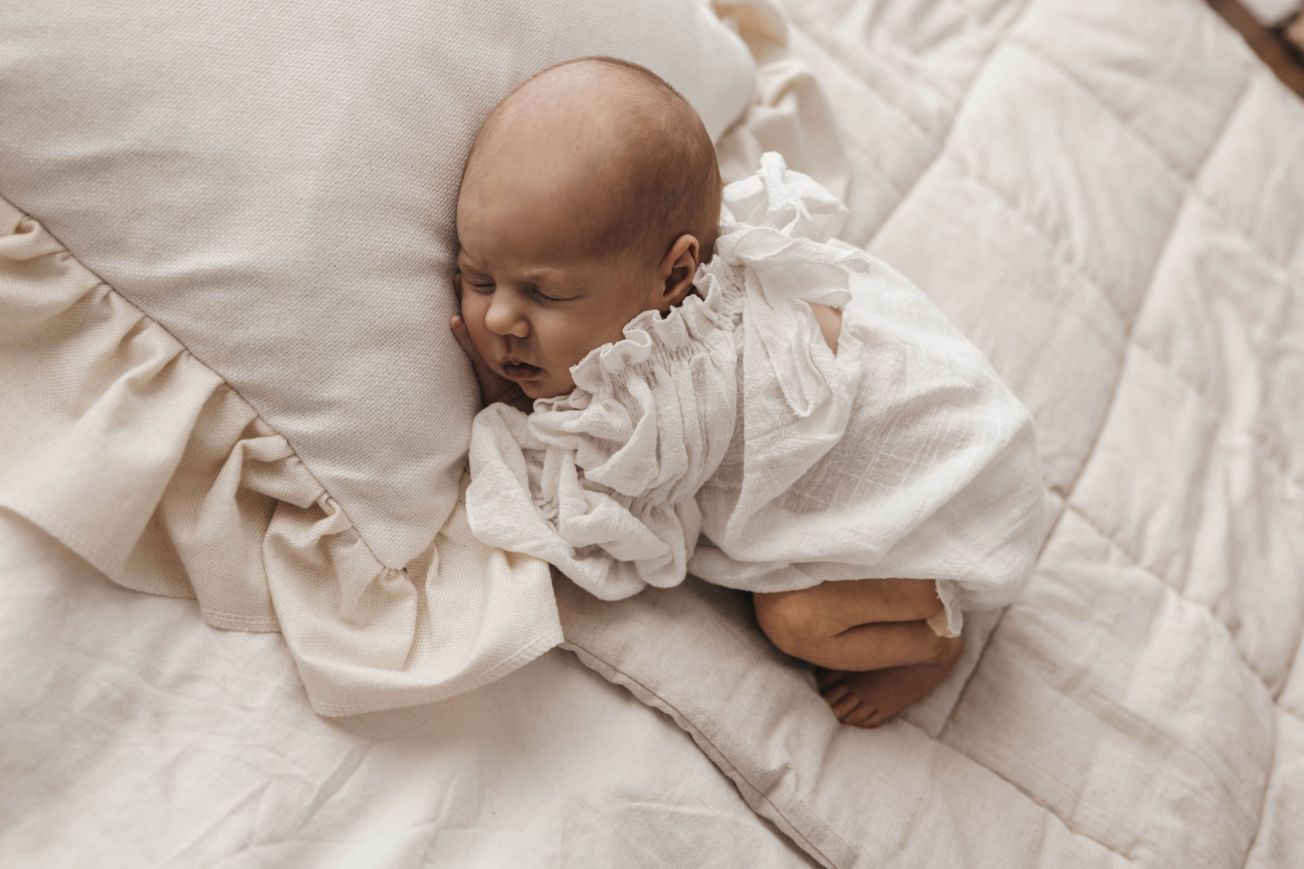 Альбом с естественной фотосессией ньюборн. Фотограф новорожденных Москва, Люберцы, Жуковский, Раменское