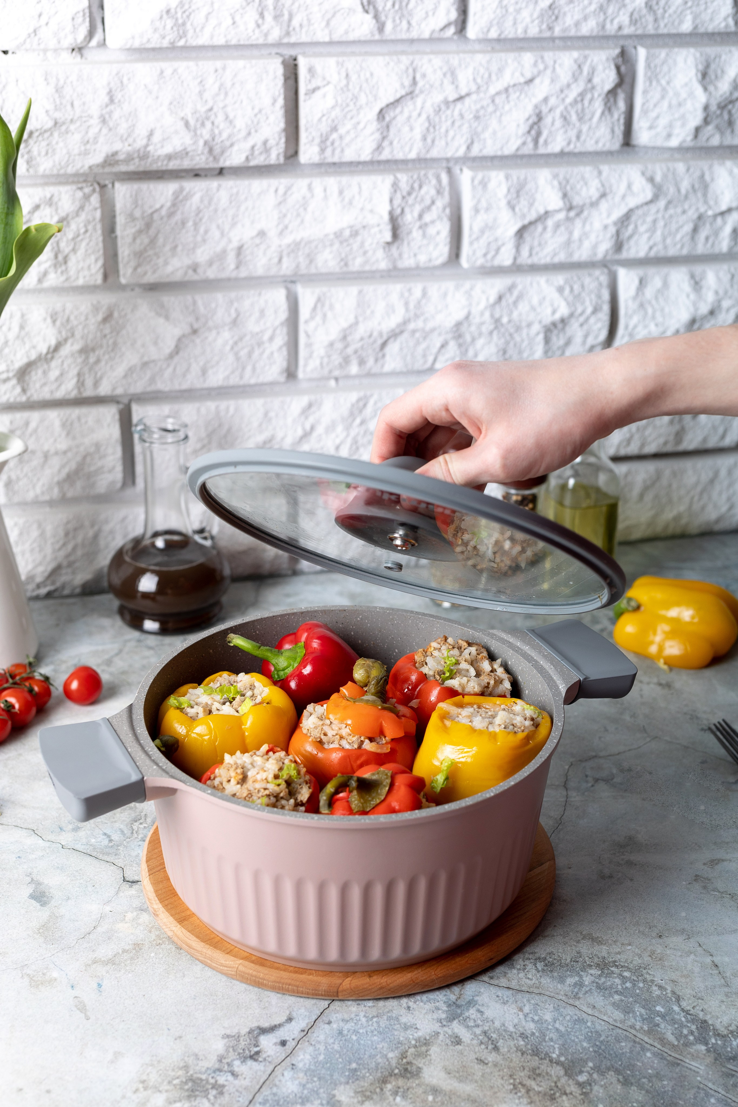 Имиджевая предметная фотосъемка кастрюли жаровни, предметный фотограф казань, каталожная съемка 