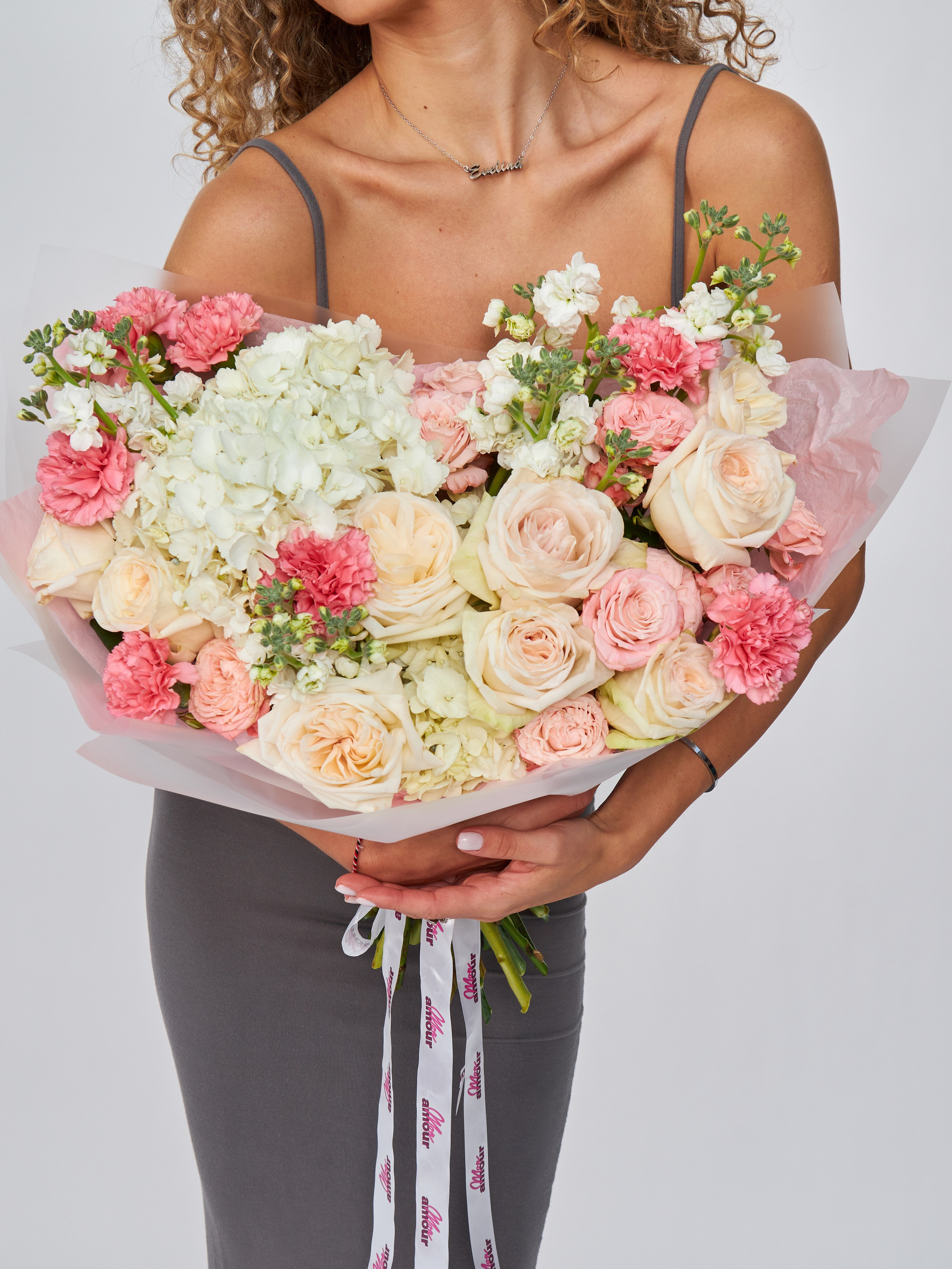 Организуем съемку каталога одежды на территории вашего производства в Москве для story-telling контента