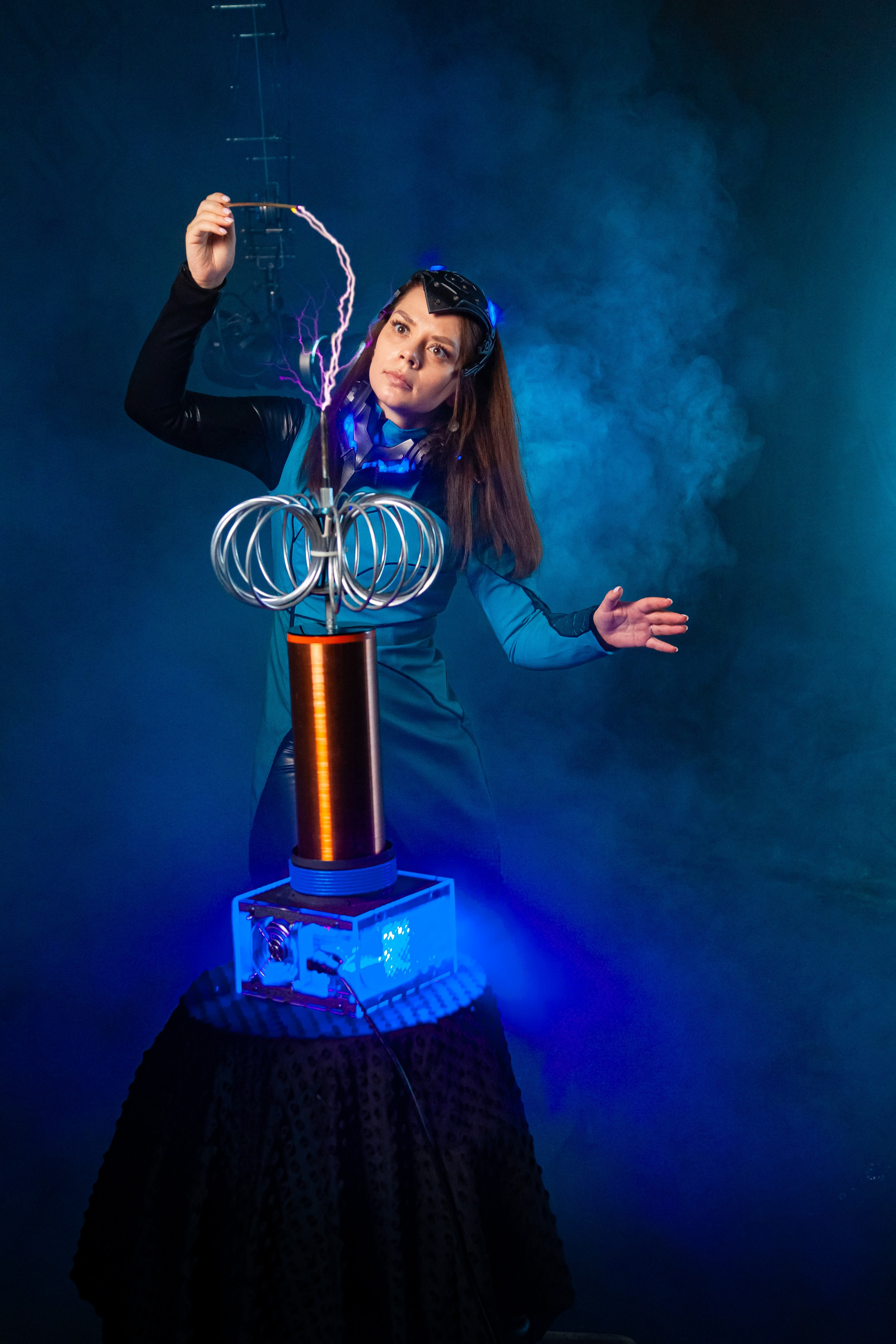 Анонс программы Тесла-Шоу. Двойняшки-фотографы Анна и Анастасия в Санкт-Петербурге