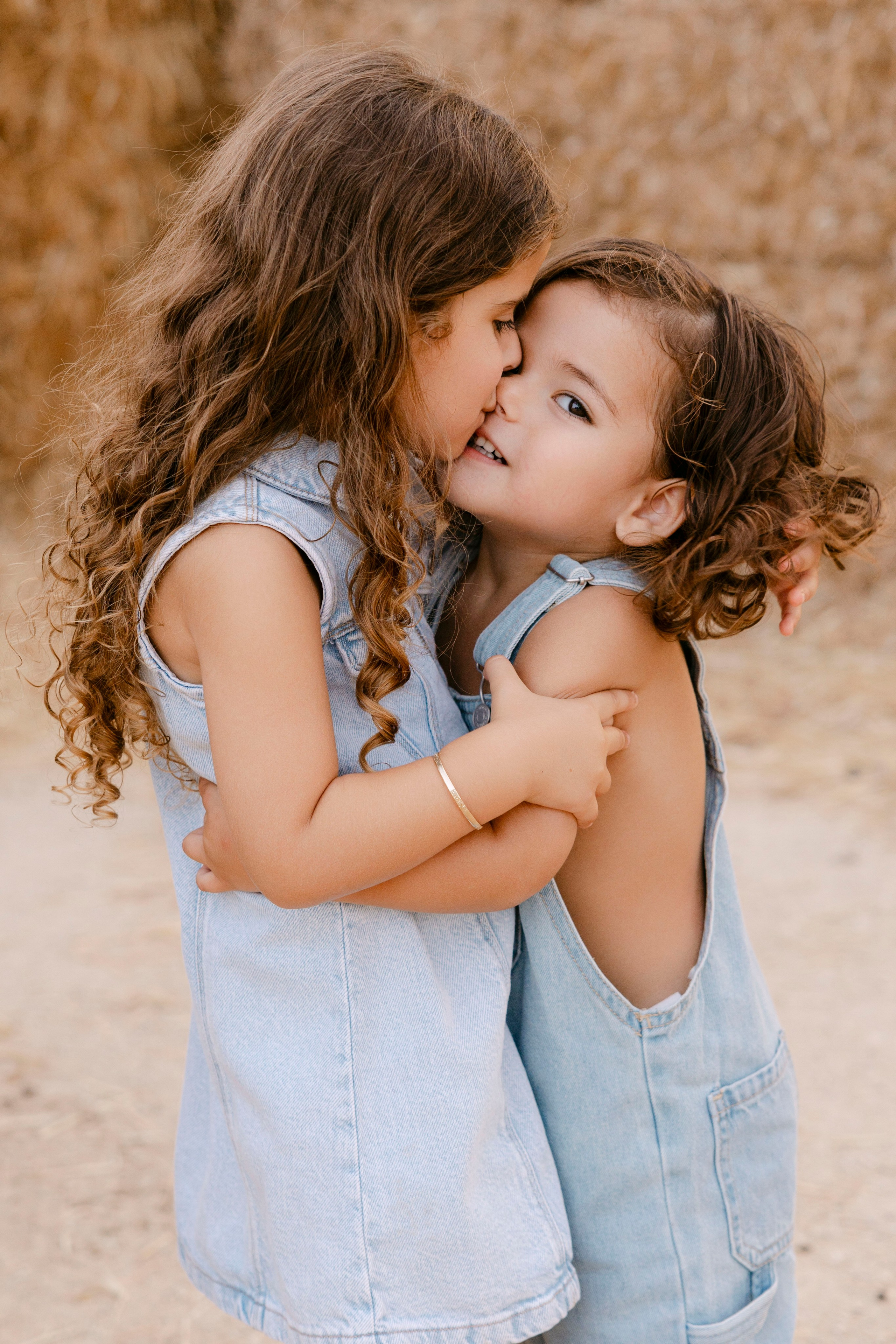 Pregnancy photoshoot at the horse farm. Главная