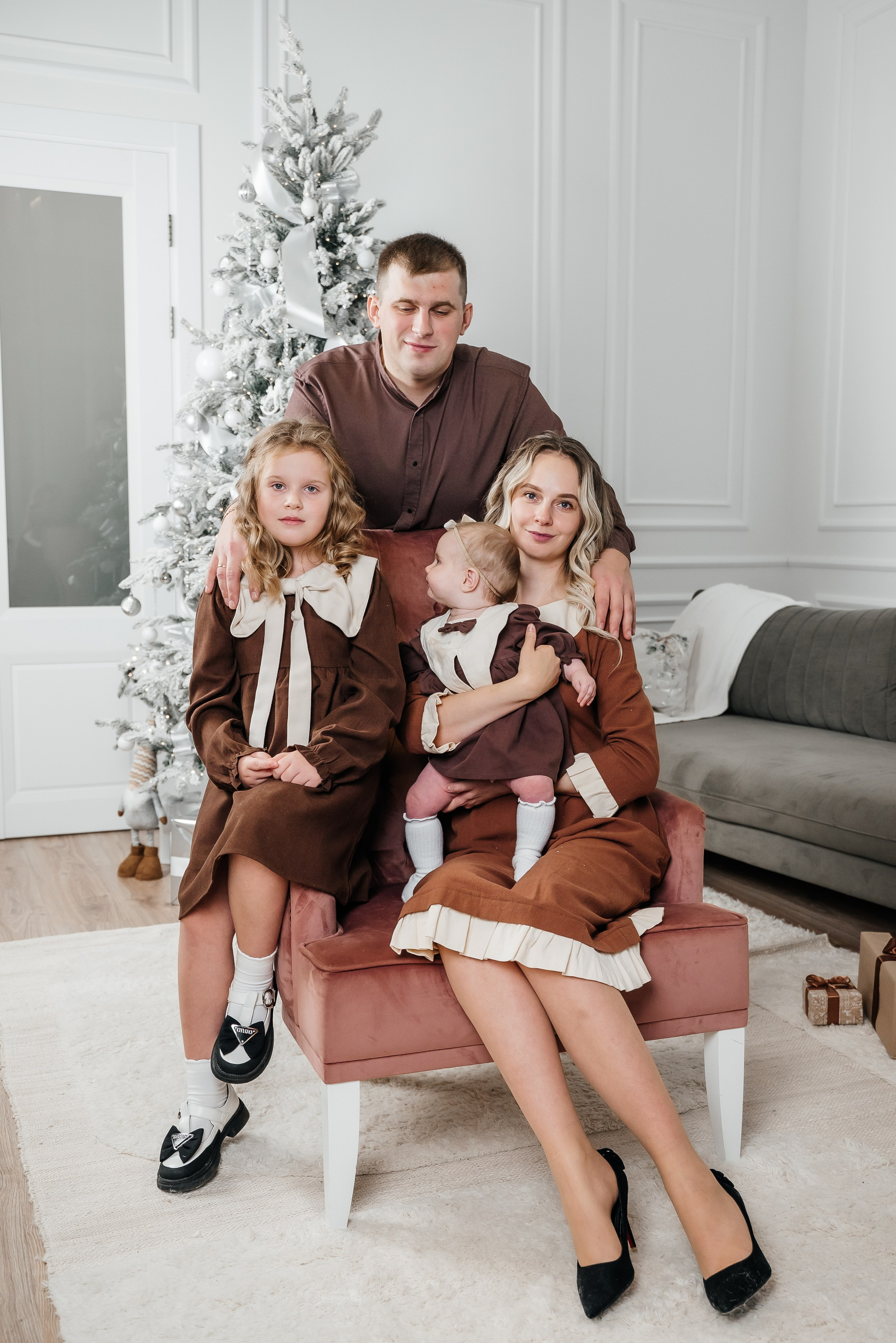 Мама, папа, 2 дочки (студия Персона). Фотограф в Дзержинске Наташа Баева