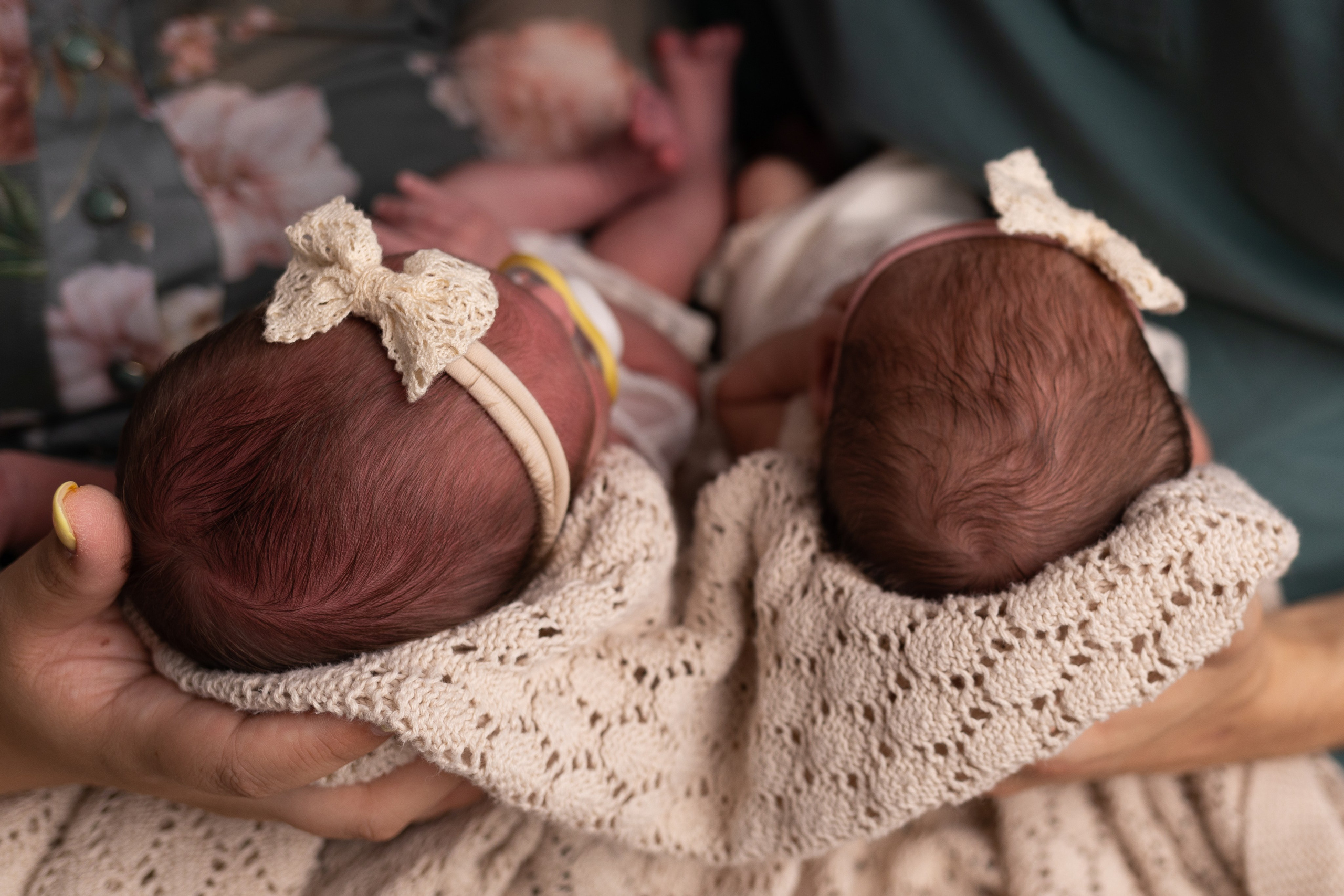 Фотосъемка двойни. Фотограф новорожденных малышей в Омске и Омской области Эльвира Камаева