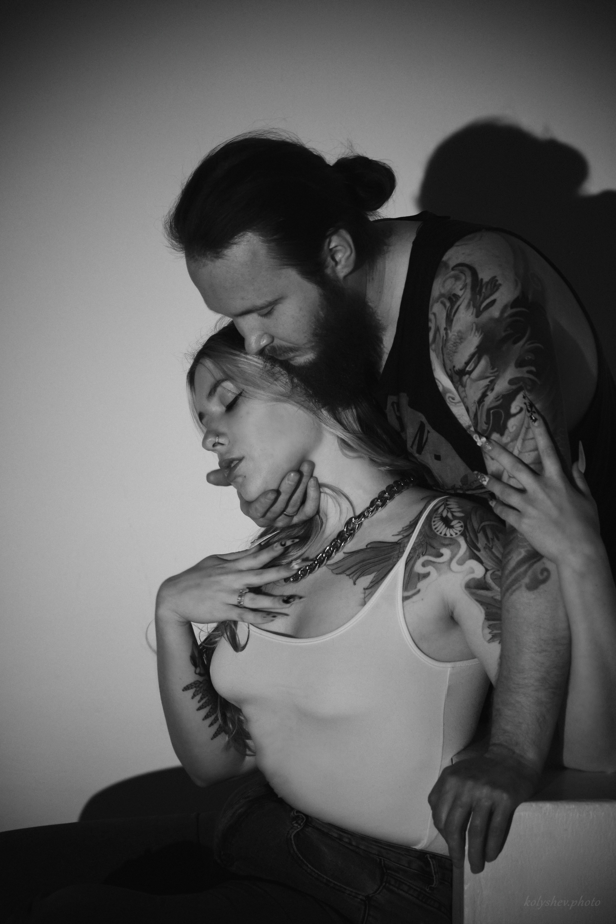 фотосессия лав стори в низком ключе в Воскресенске чб