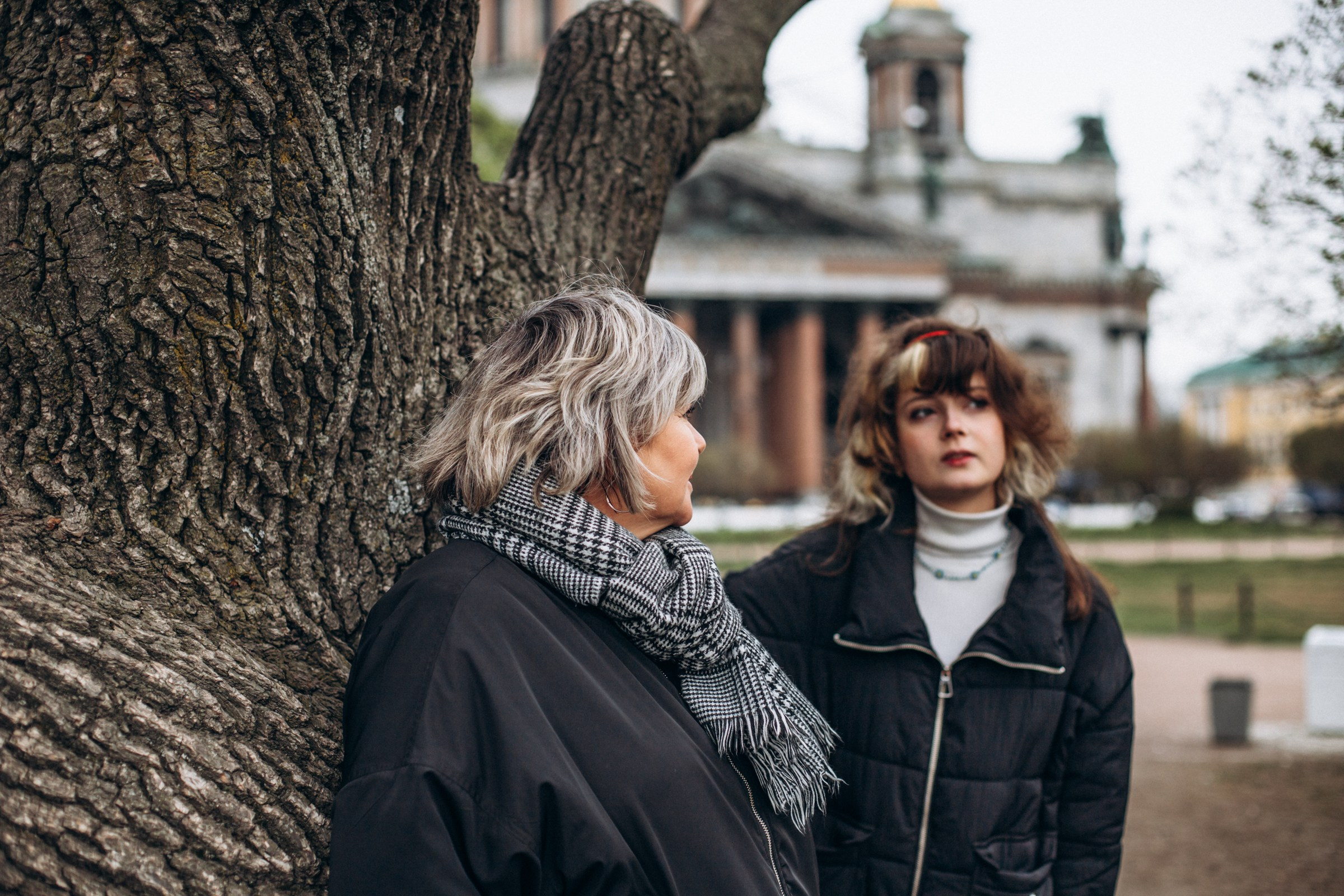 Ольга и Варвара в мае. Фотопрогулка в Петербурге. Индивидуальный и семейный фотограф в Санкт-Петербурге