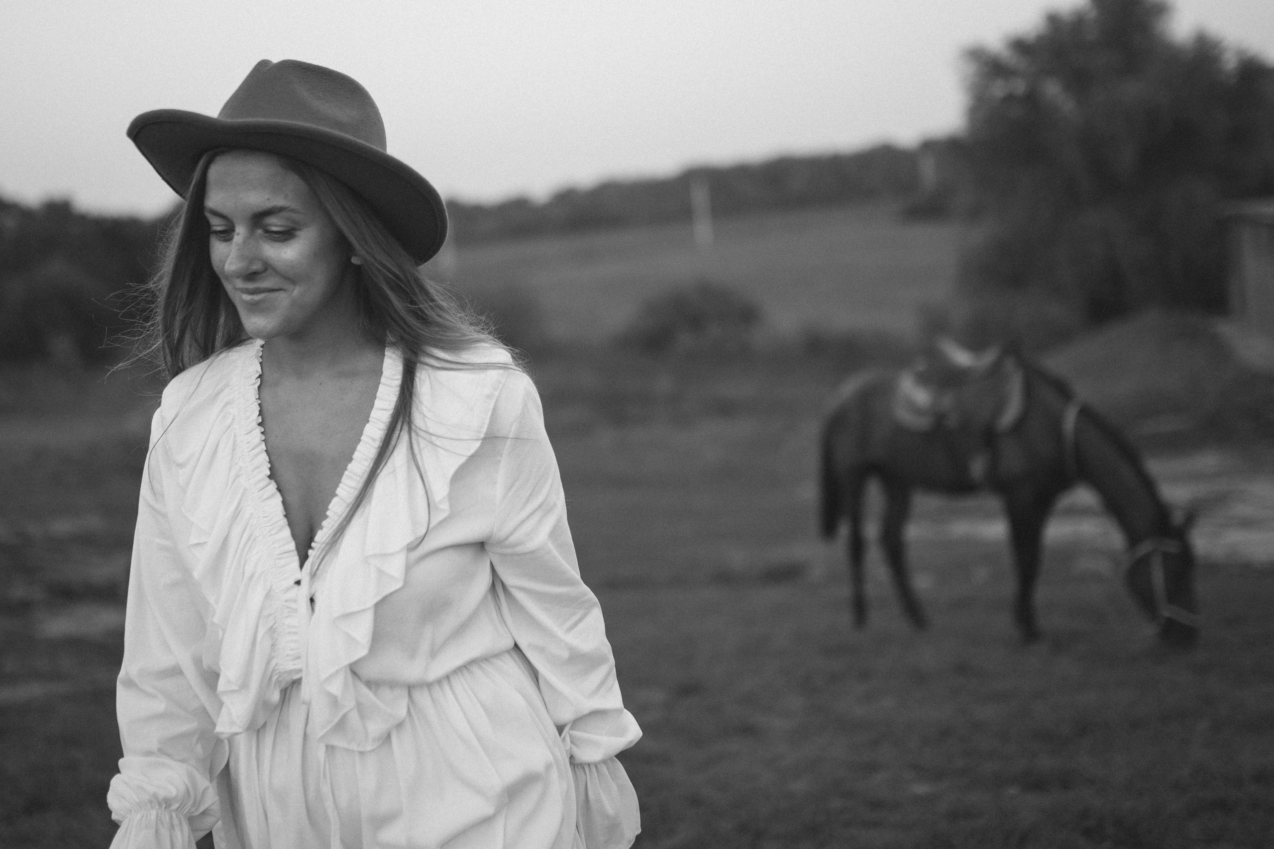 Семейные объятия на фоне яхт в Геленджикской бухте