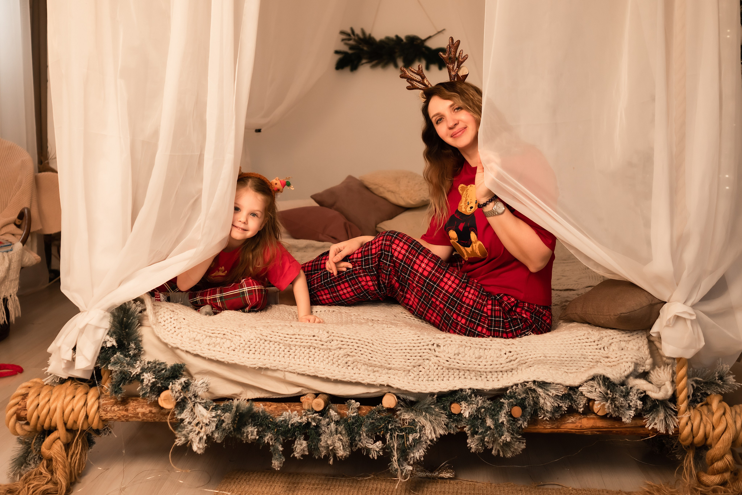 Новогодняя фотосессия в студии Location. Фотограф Ксения Огородова портфолио