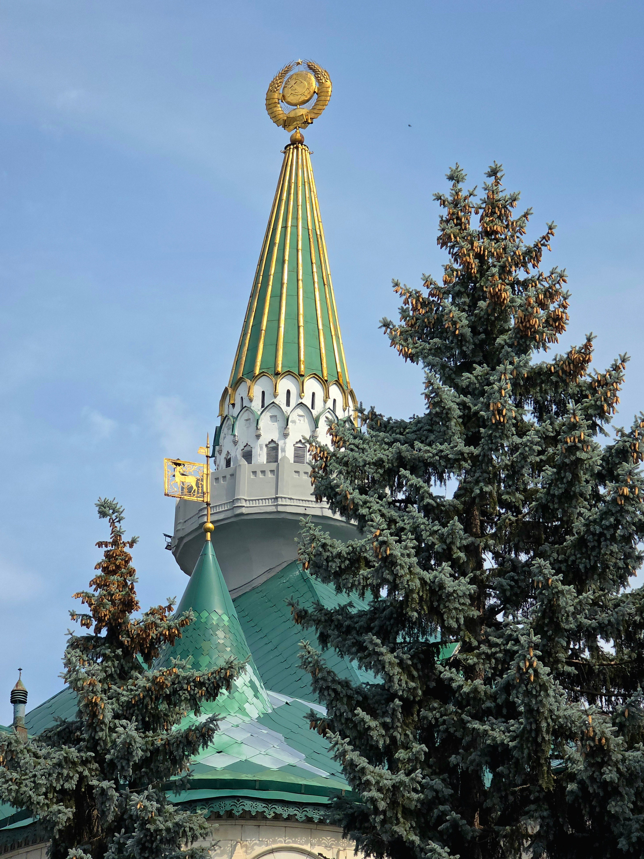 Флюгер на шпиле напомнил 5 копеек СССР 