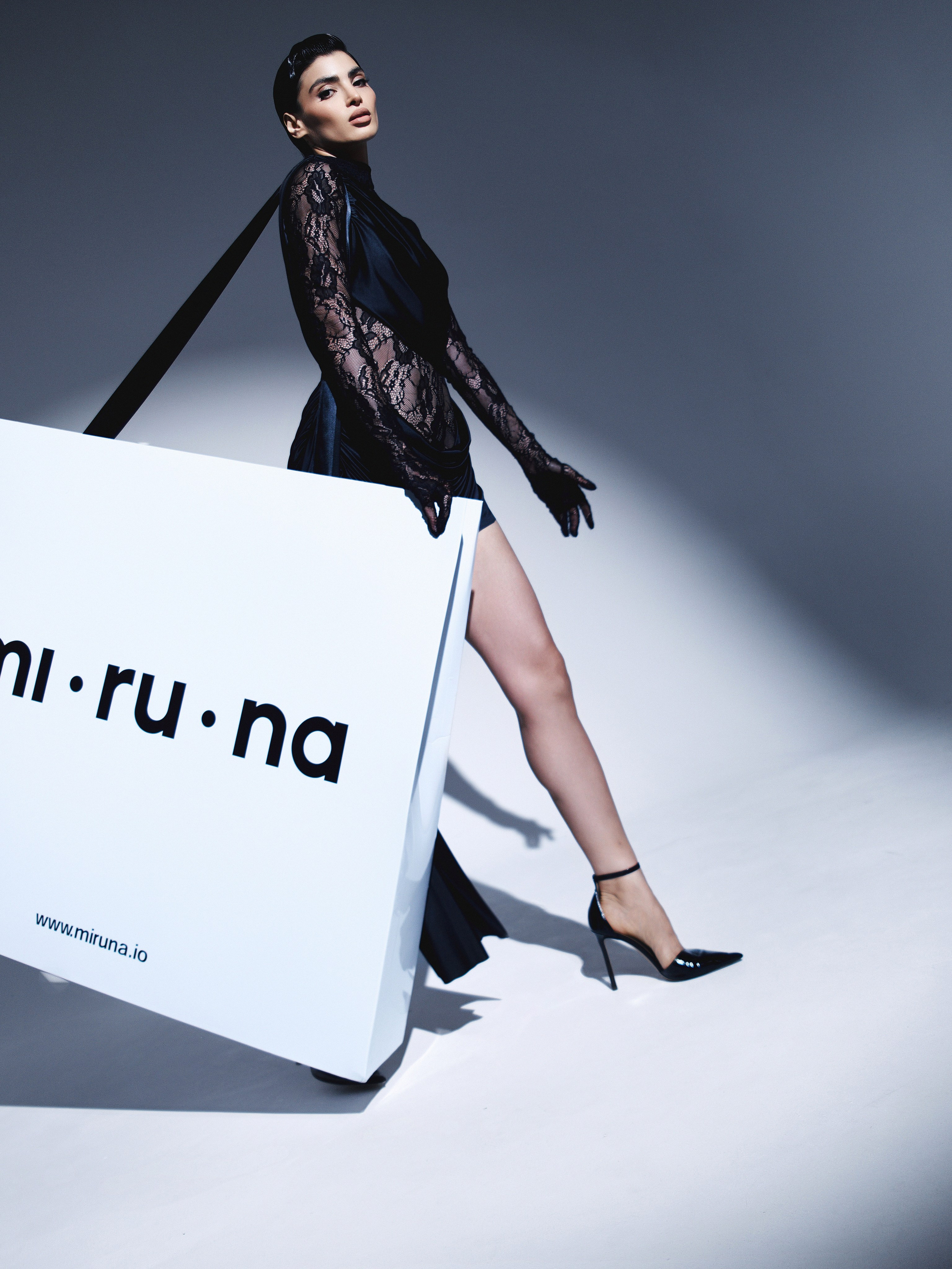 Miruna. NOIZOMAX Художественный фотограф в Дубай