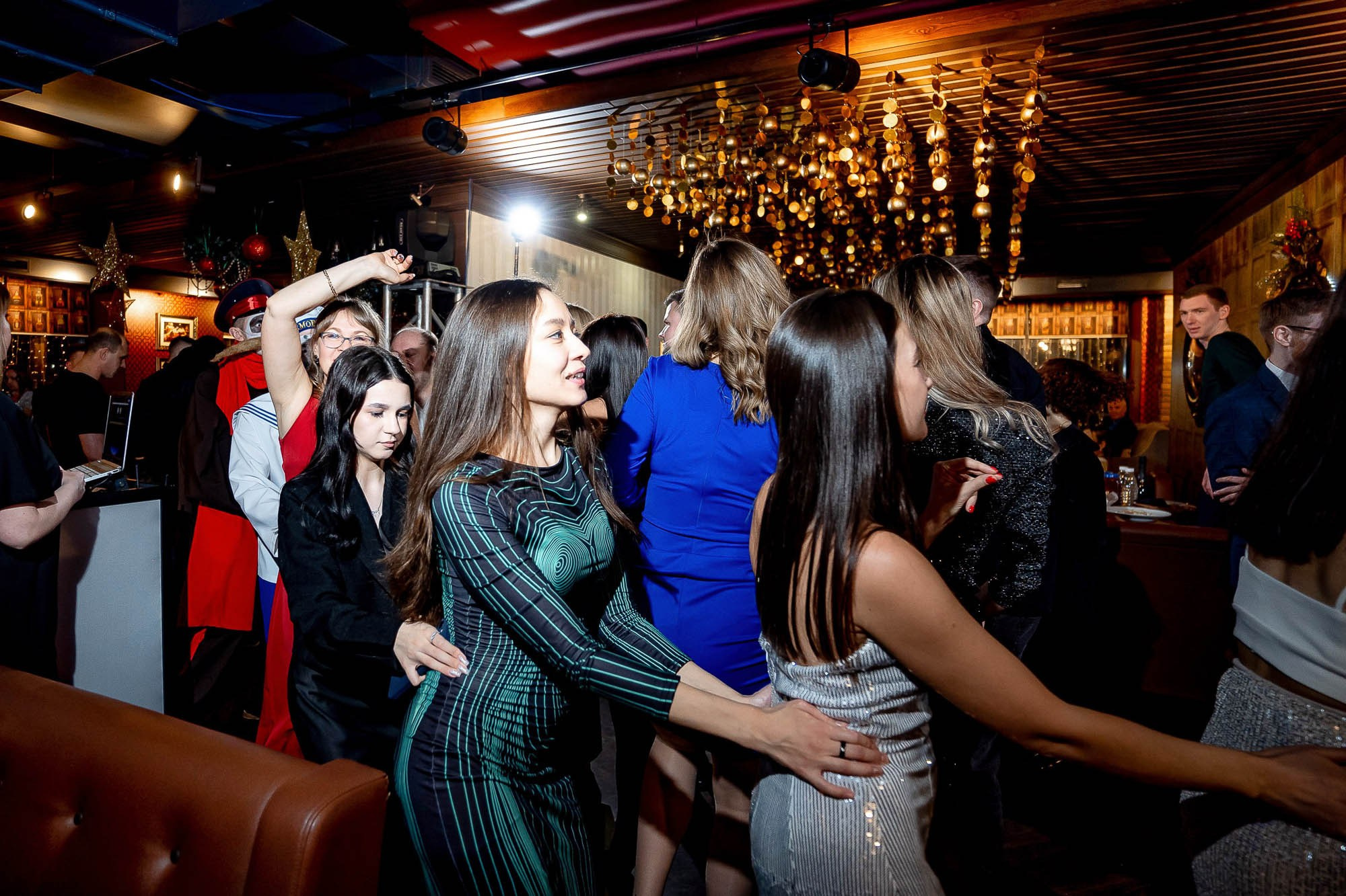 Новый год 2024 в Peoples. Сергей Кошкин. Репортажная и ивент-фотография в Сургуте