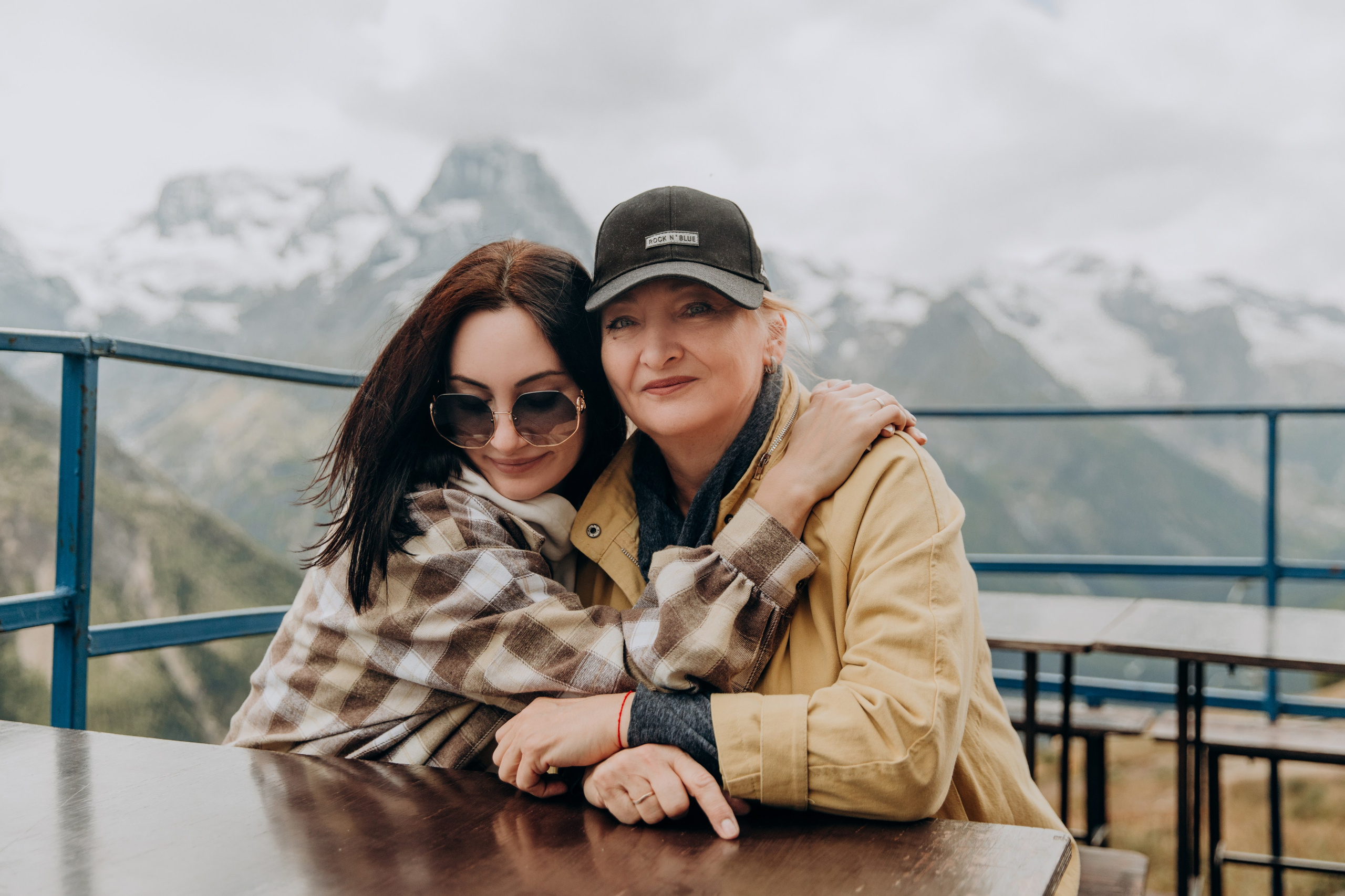 Юля с семьей, Домбай. Портфолио