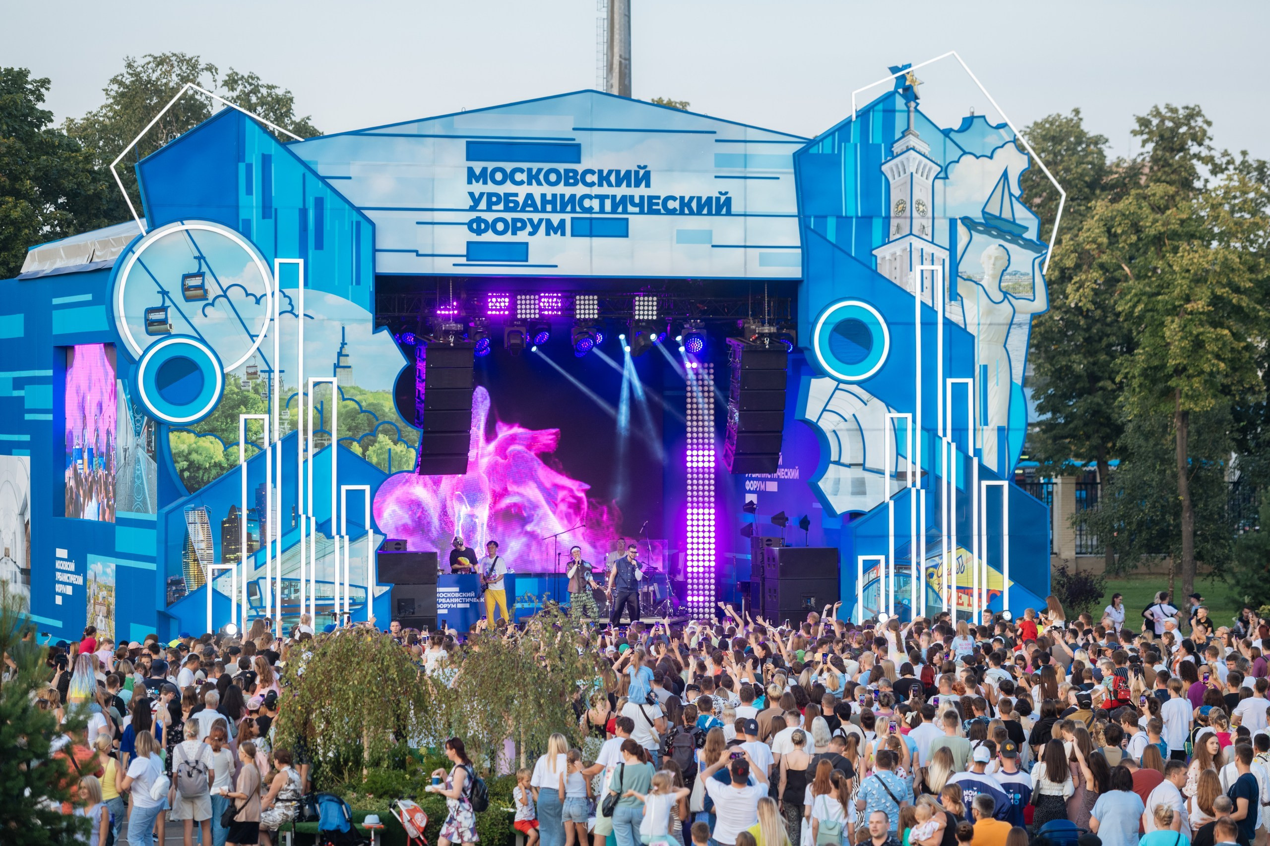 Gayazovs Brothers на площадке Московского урбанистического форума в Лужниках 19 августа 2023 г