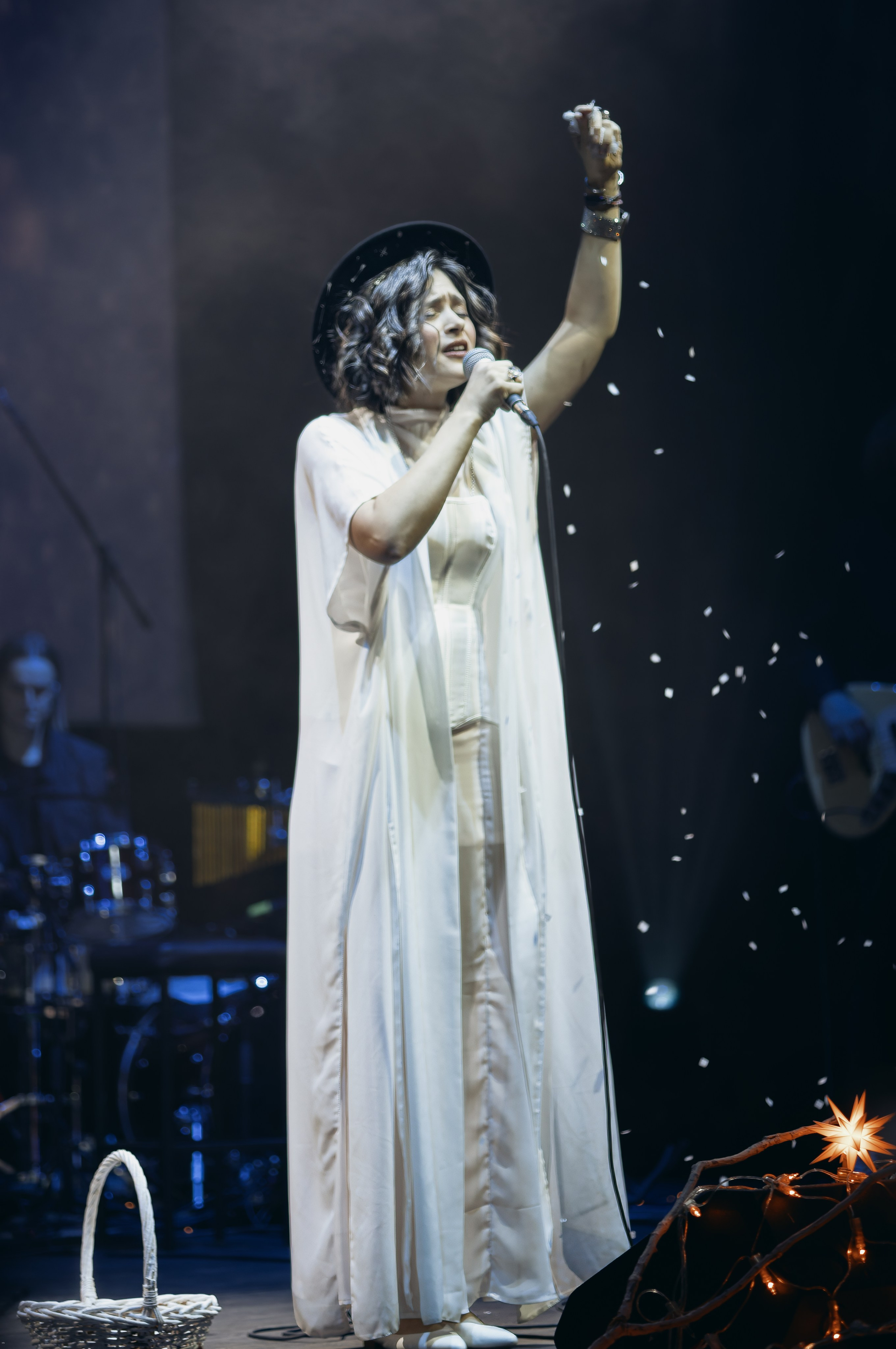 Женя Любич: Белый концерт 6 января 2026 года. Сайт фотографа Сергея Абрамова